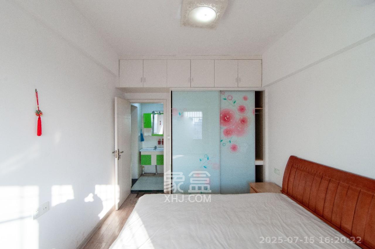 观湖公寓  1室1厅1卫    1800.0元/月室内图