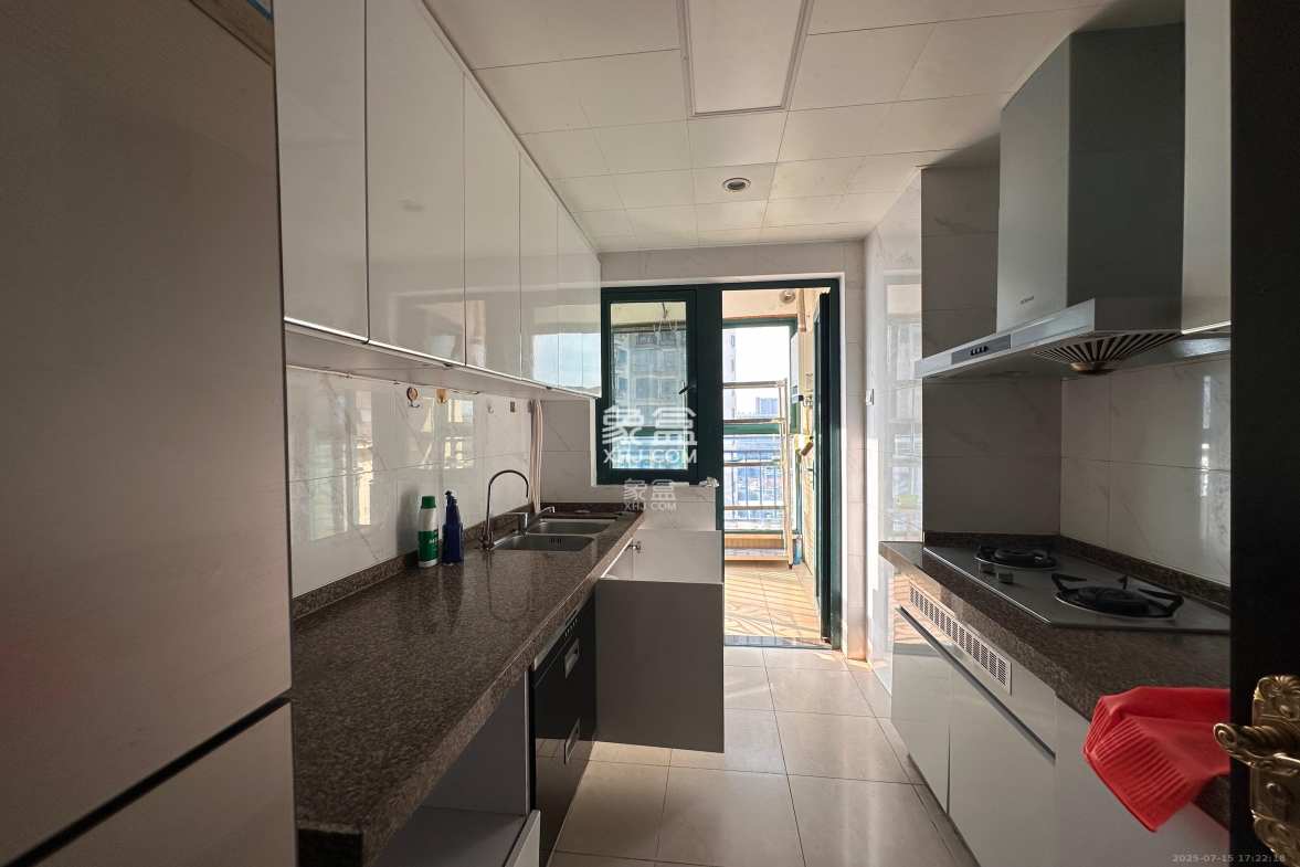 恒大雅苑 3室2厅2卫 3000.00元/月 恒大雅苑 3室2厅2卫 3000.00元/月室内图