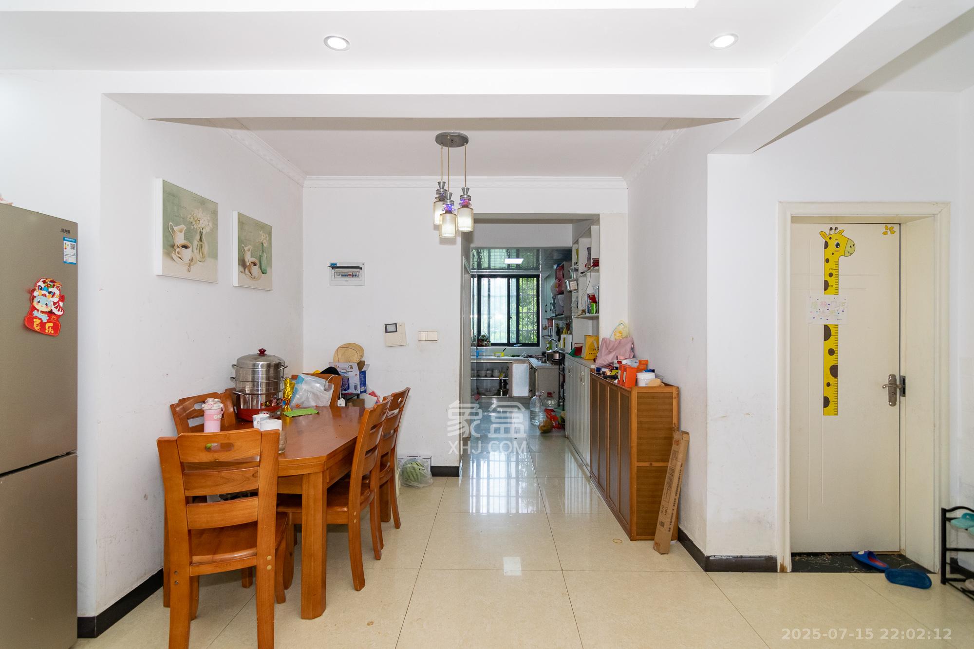 丽景华庭 1室2厅1卫 42.8万 丽景华庭 1室2厅1卫 42.8万客厅