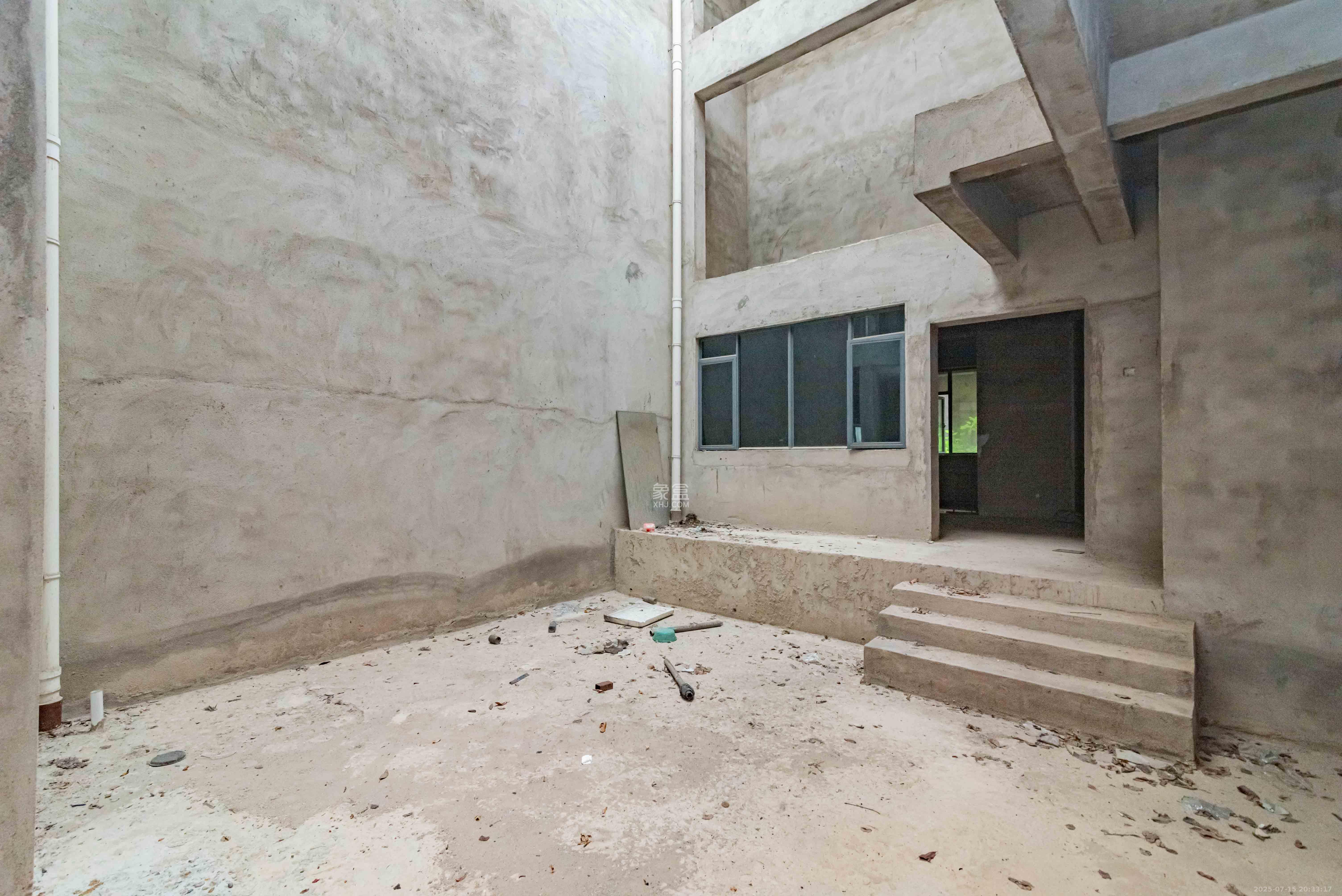 悦湖山  6室3厅3卫    438.0万 悦湖山  6室3厅3卫    438.0万客厅