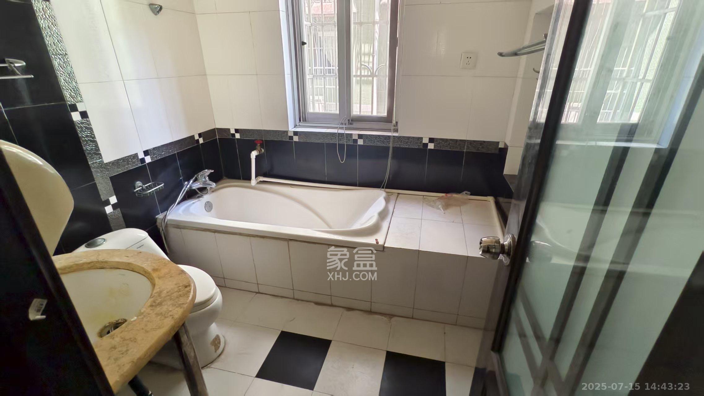 恒达时代花园  4室1厅1卫    2400.0元/月 恒达时代花园  4室1厅1卫    2400.0元/月室内图