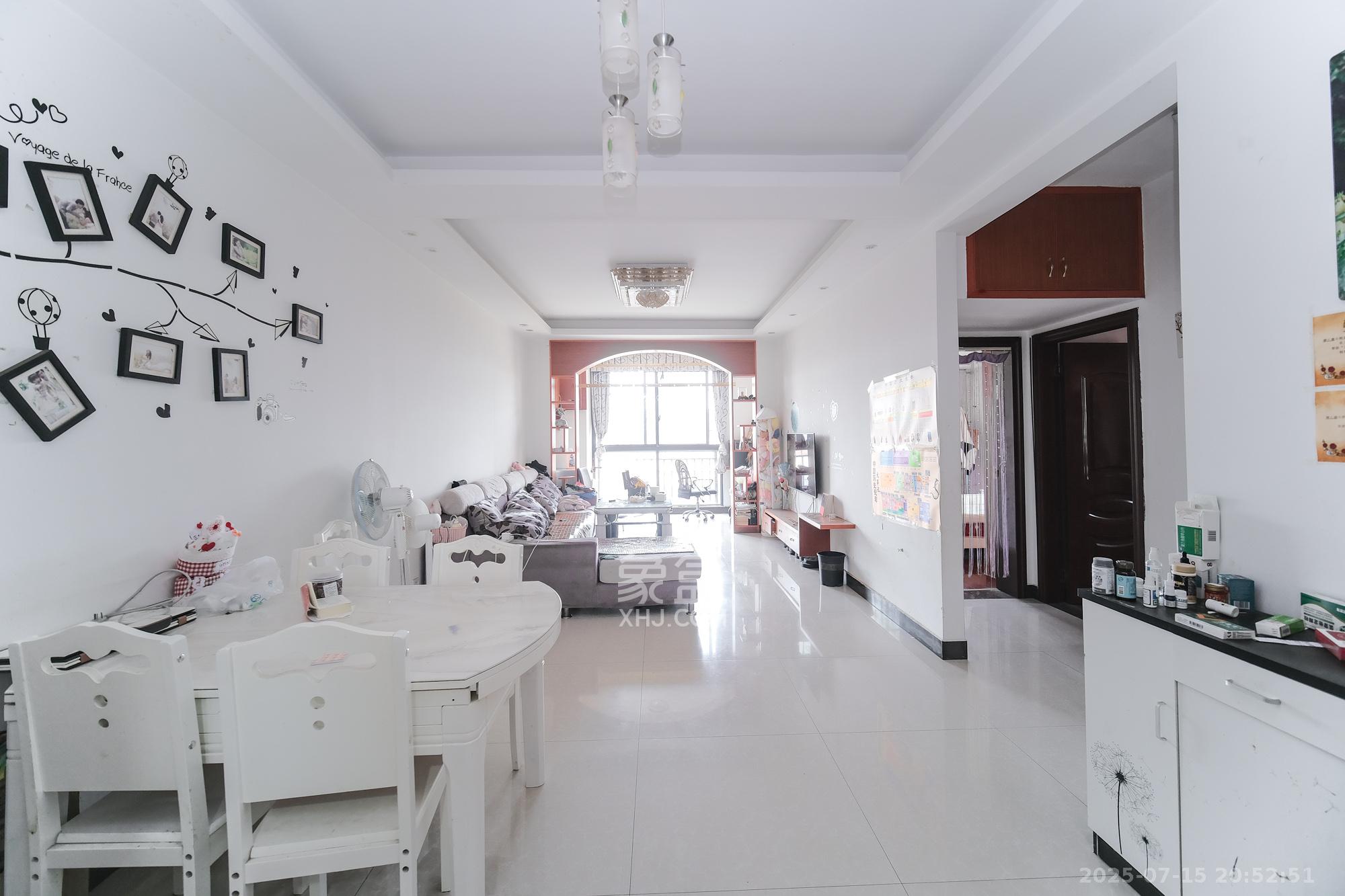 山水湾  2室2厅1卫    49.8万客厅