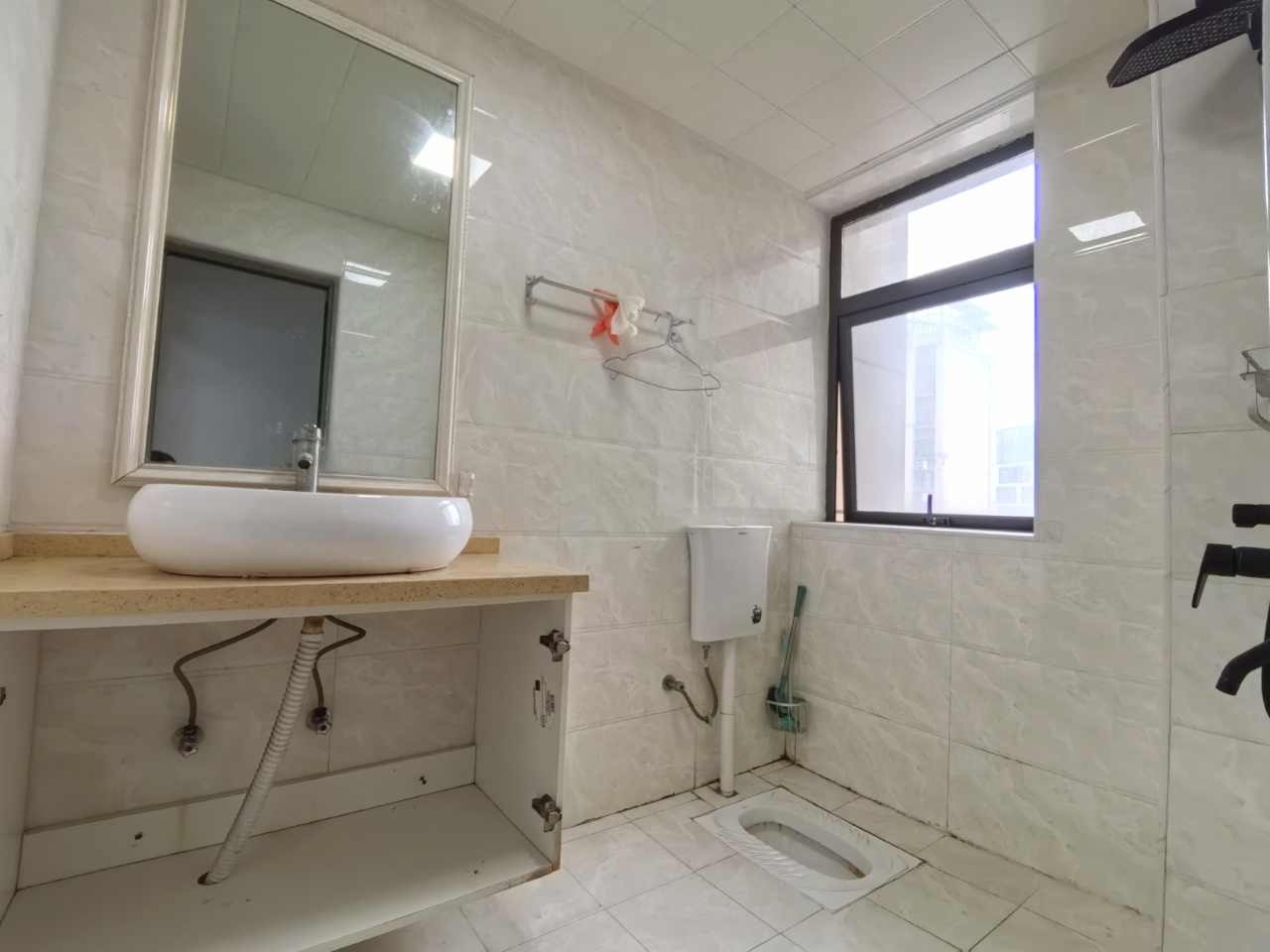 海航豪庭南苑 3室2厅2卫 265.0万 海航豪庭南苑 3室2厅2卫 265.0万客厅