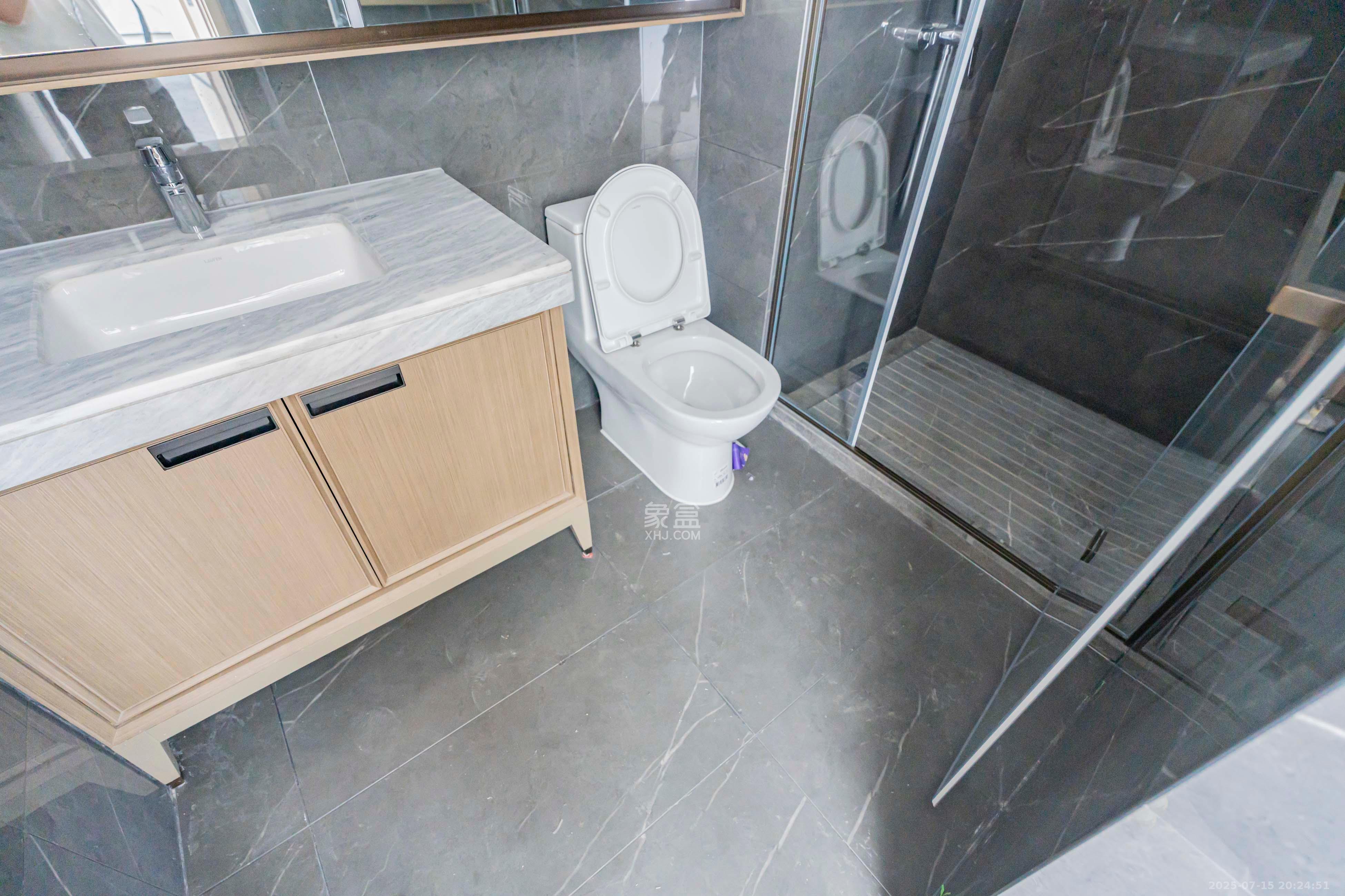 建发养云  4室2厅2卫   500.00万卫生间