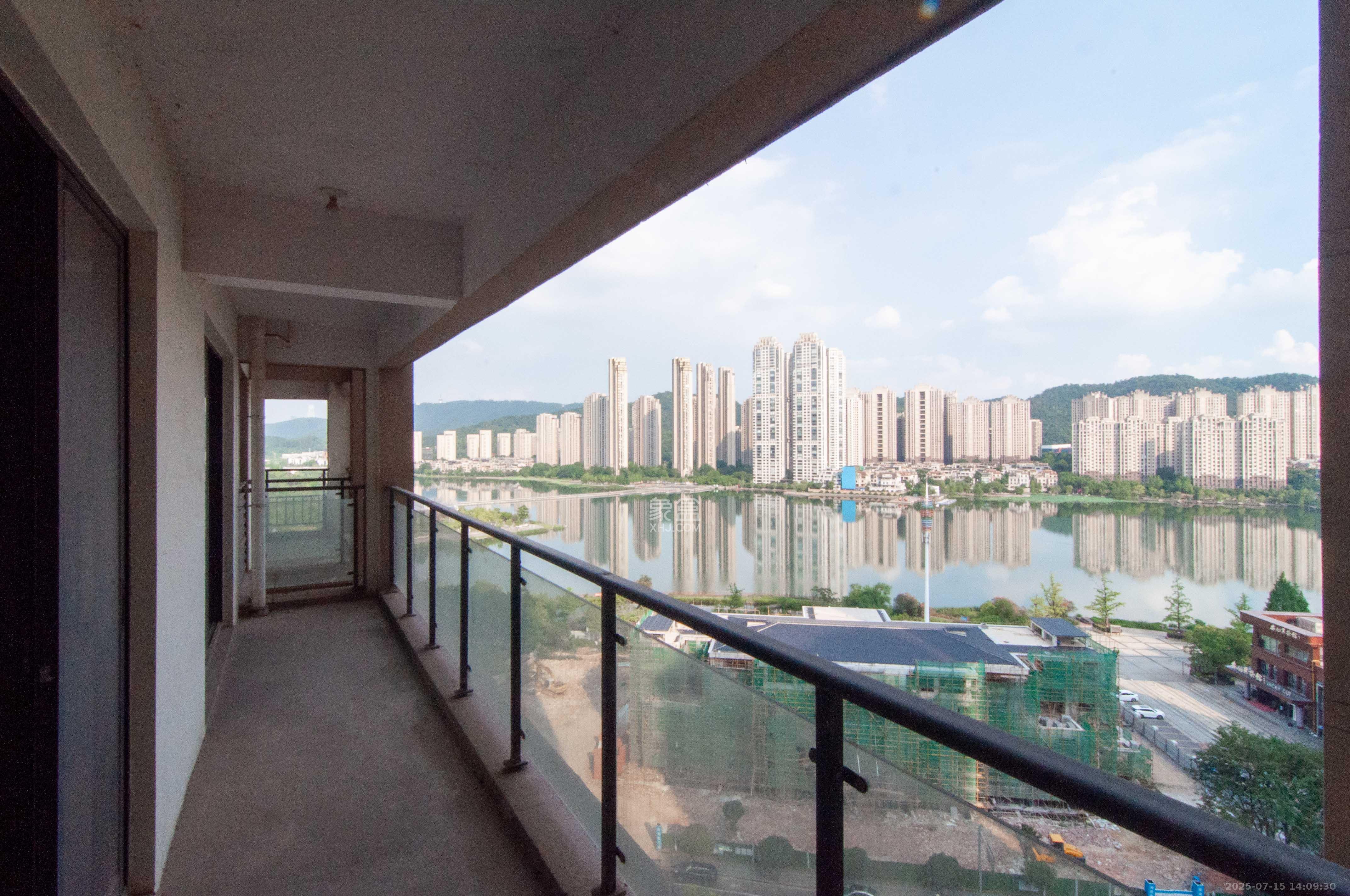 中建梅溪湖中心  4室2厅3卫   300.00万其他