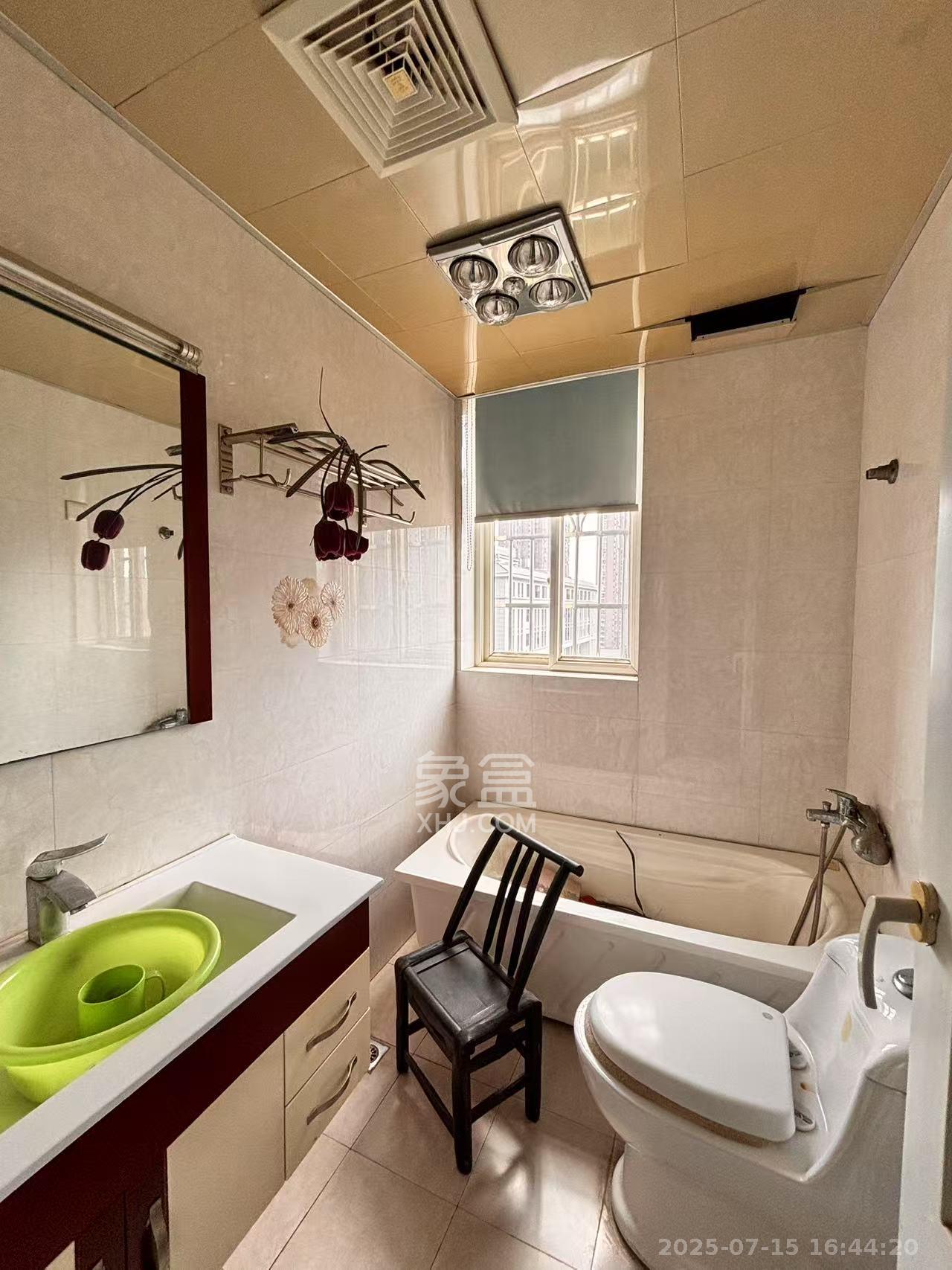 东城名苑 3室2厅2卫 2000.0元/月 东城名苑 3室2厅2卫 2000.0元/月室内图