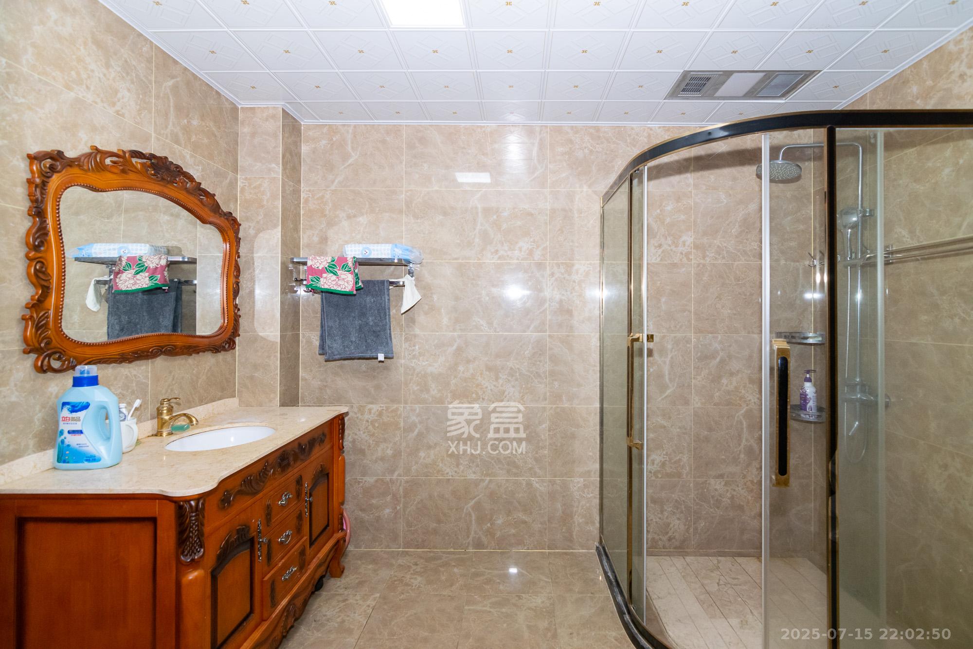 中新森林海  8室2厅3卫    220.0万卫生间