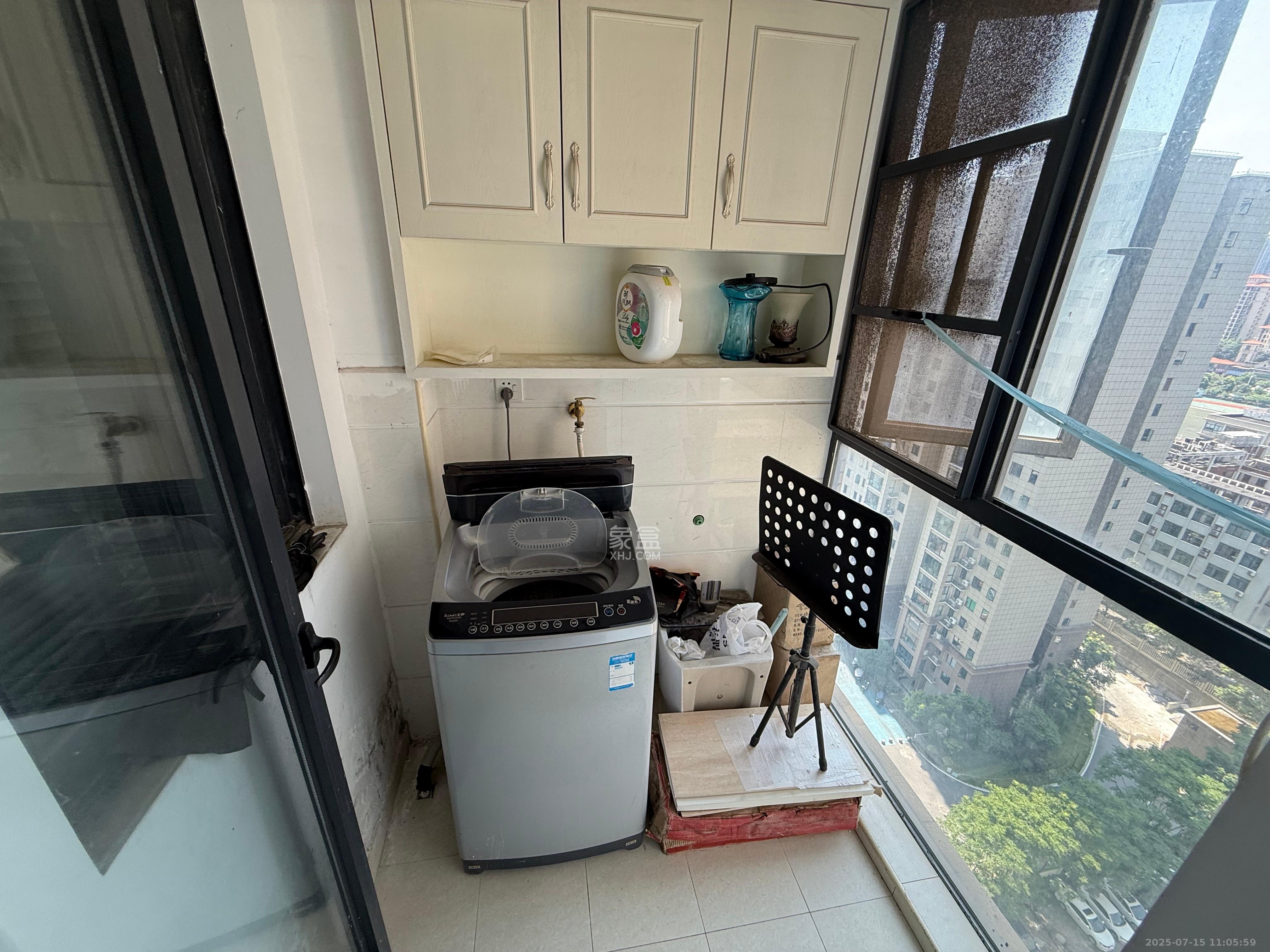 名家翡翠花园  3室2厅2卫    2500.0元/月 名家翡翠花园  3室2厅2卫    2500.0元/月室内图