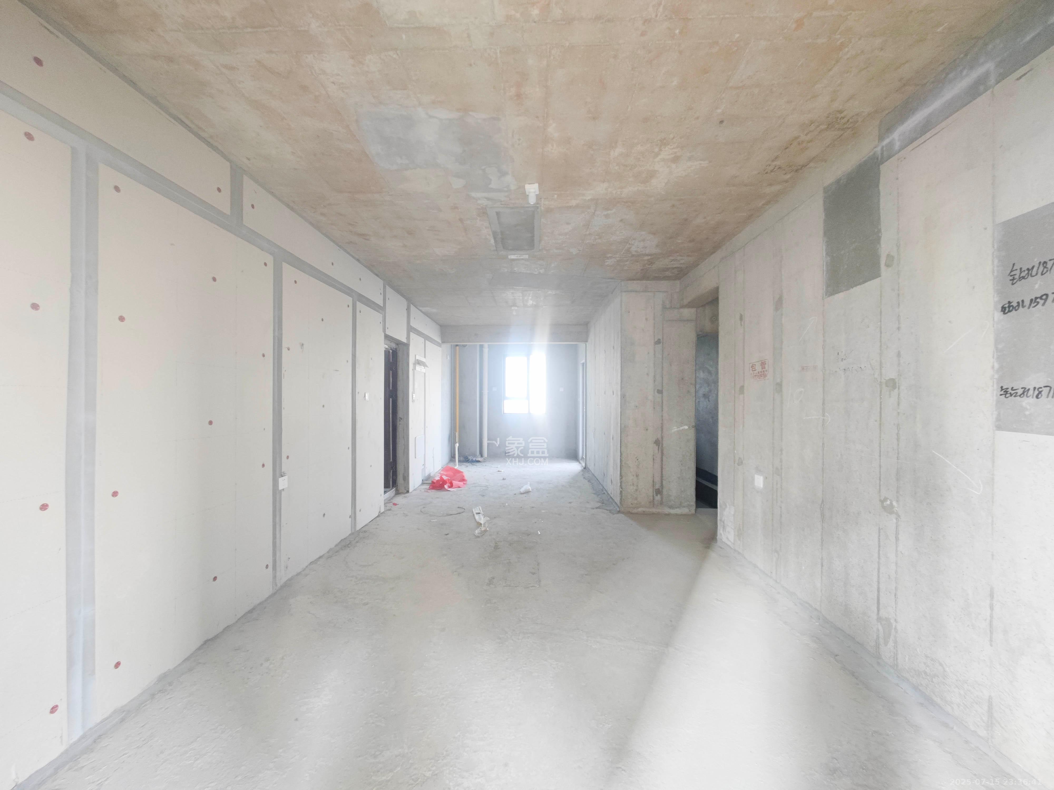 伊景园滨河苑 3室2厅2卫 86.0万 伊景园滨河苑 3室2厅2卫 86.0万客厅