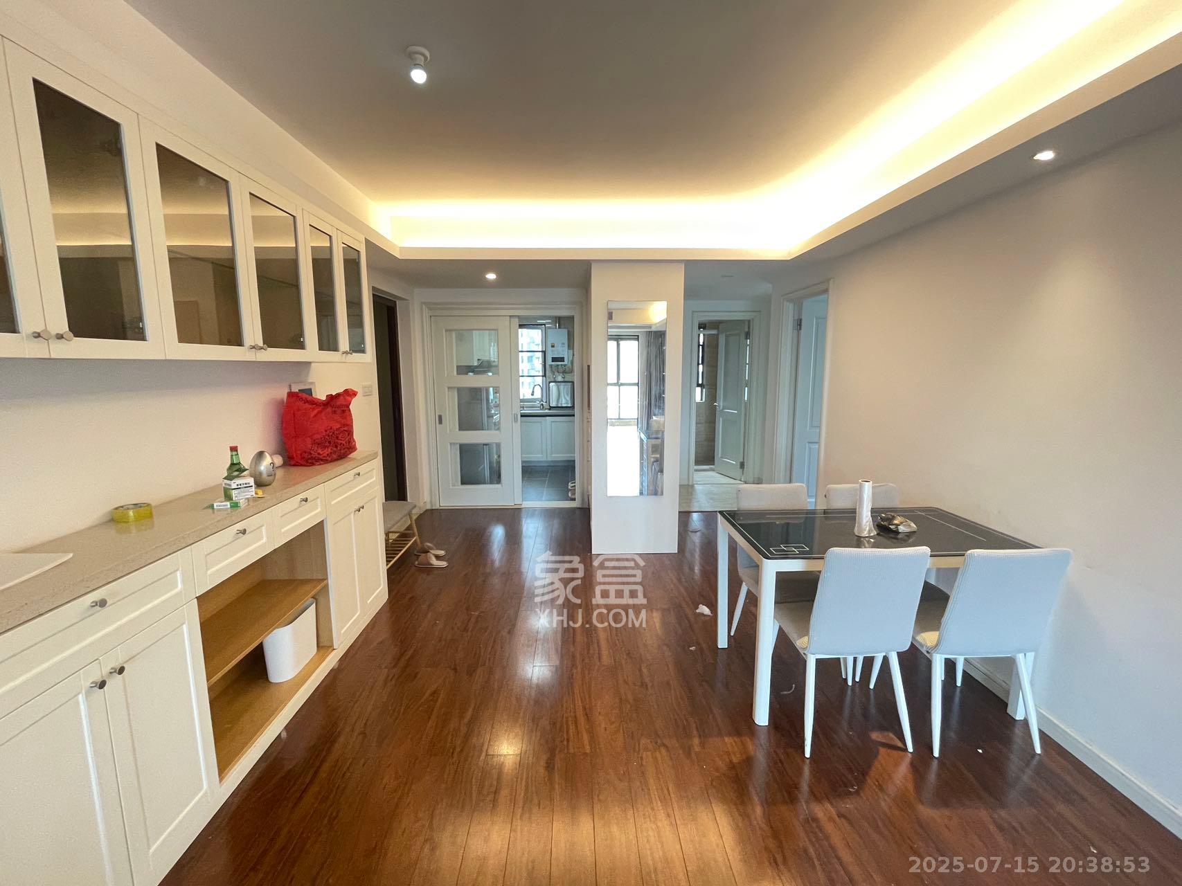 万科魅力之城观澜里 3室2厅2卫 3200.0元/月 万科魅力之城观澜里 3室2厅2卫 3200.0元/月室内图