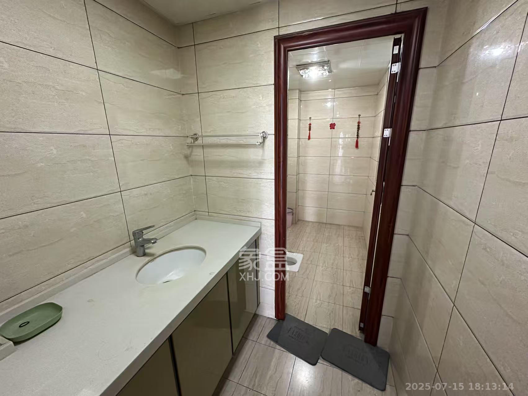 华城广场 3室2厅1卫 3500.0元/月 华城广场 3室2厅1卫 3500.0元/月室内图