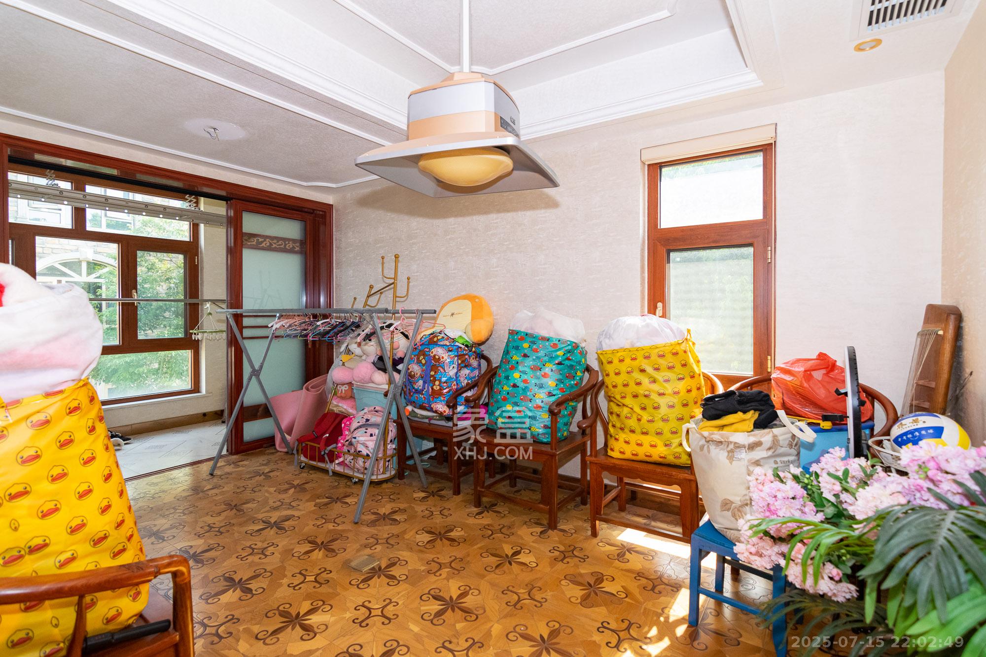 中新森林海 8室2厅3卫 220.0万 中新森林海 8室2厅3卫 220.0万卧室