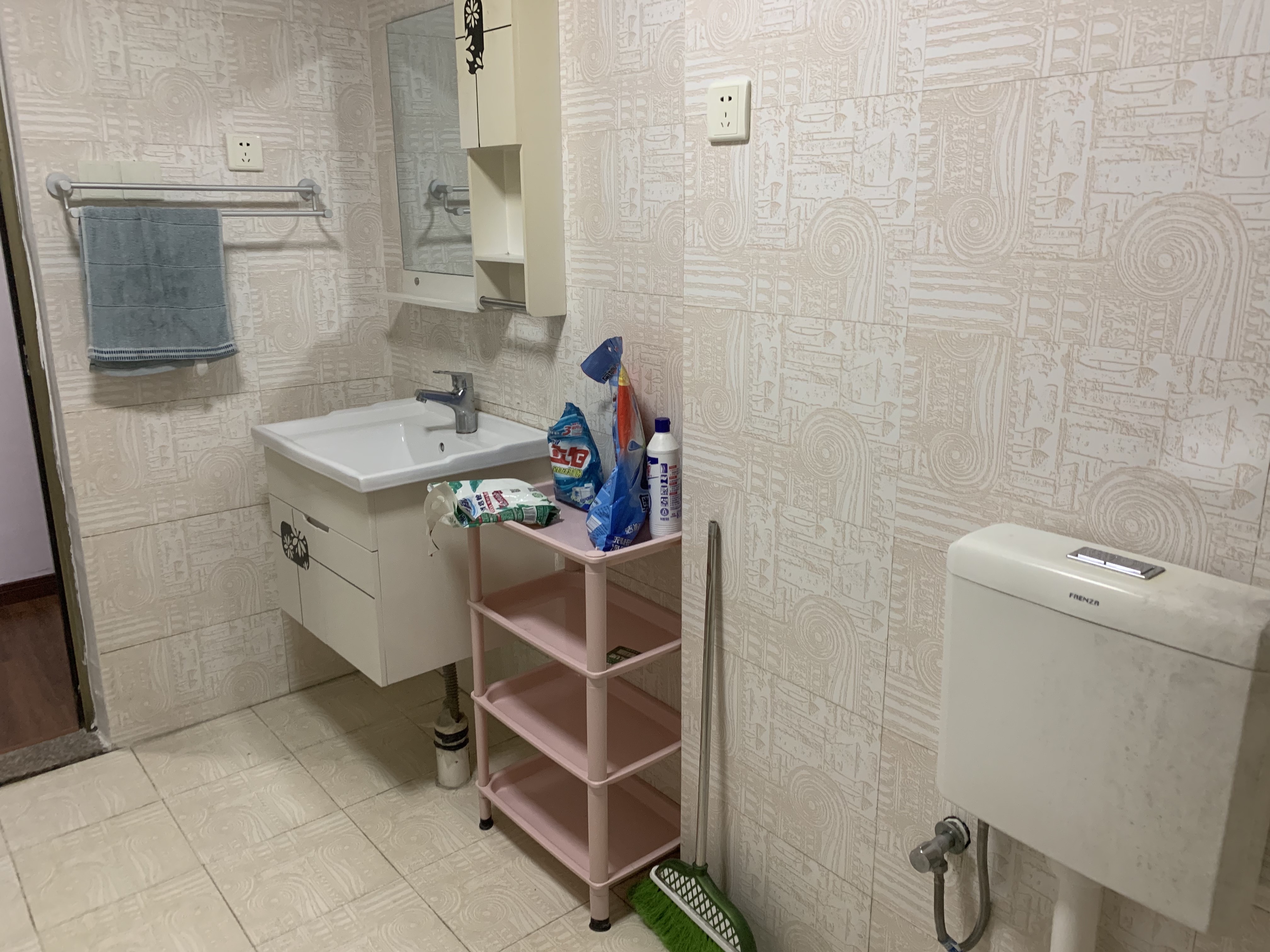 山城上品 4室2厅2卫 2400.0元/月 山城上品 4室2厅2卫 2400.0元/月室内图