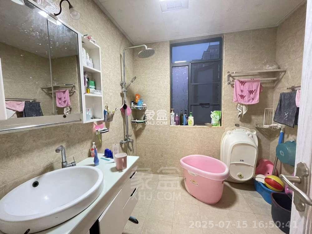 城市公园  3室2厅2卫    1700.0元/月 城市公园  3室2厅2卫    1700.0元/月室内图