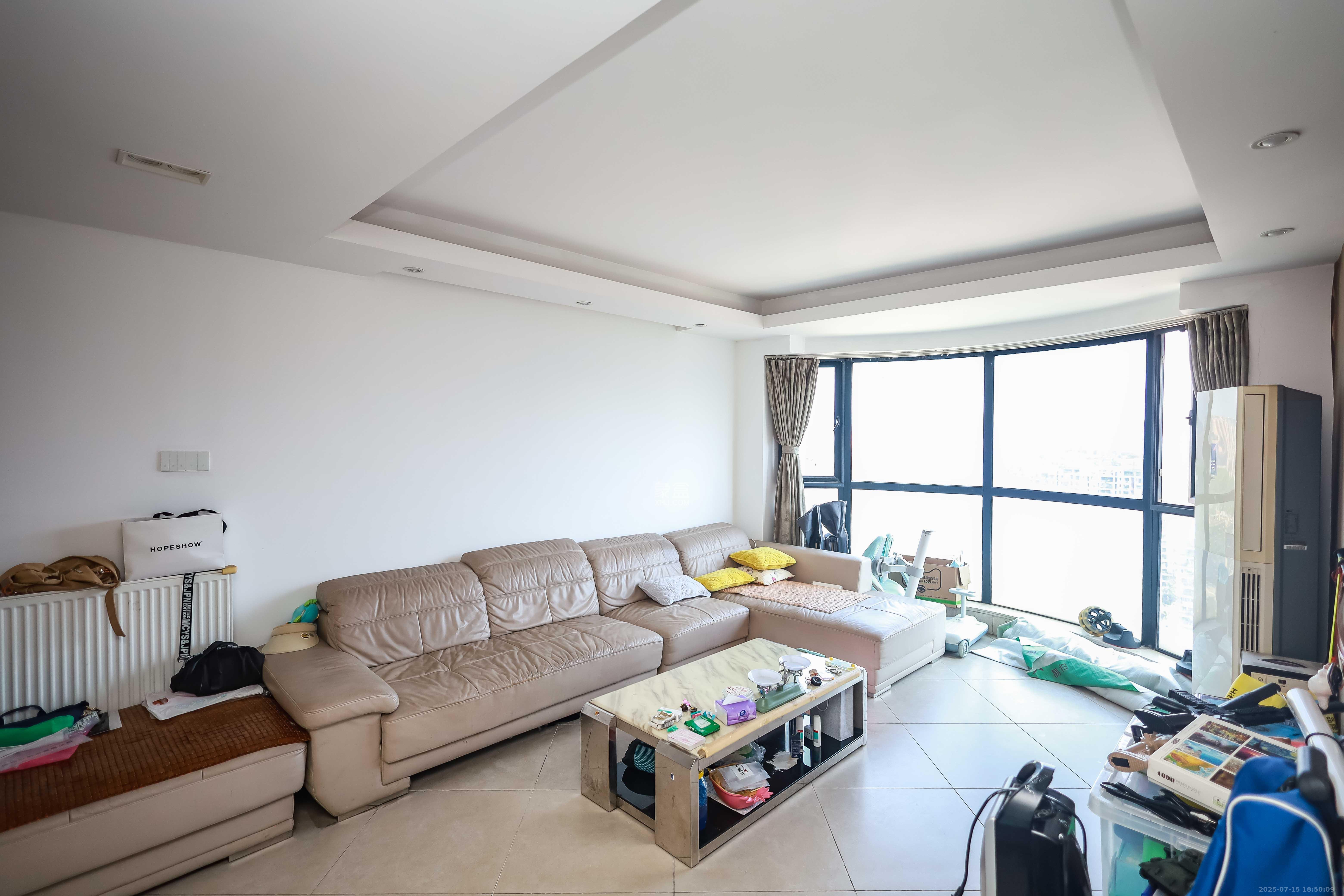 永祺西京  3室2厅2卫    108.0万客厅