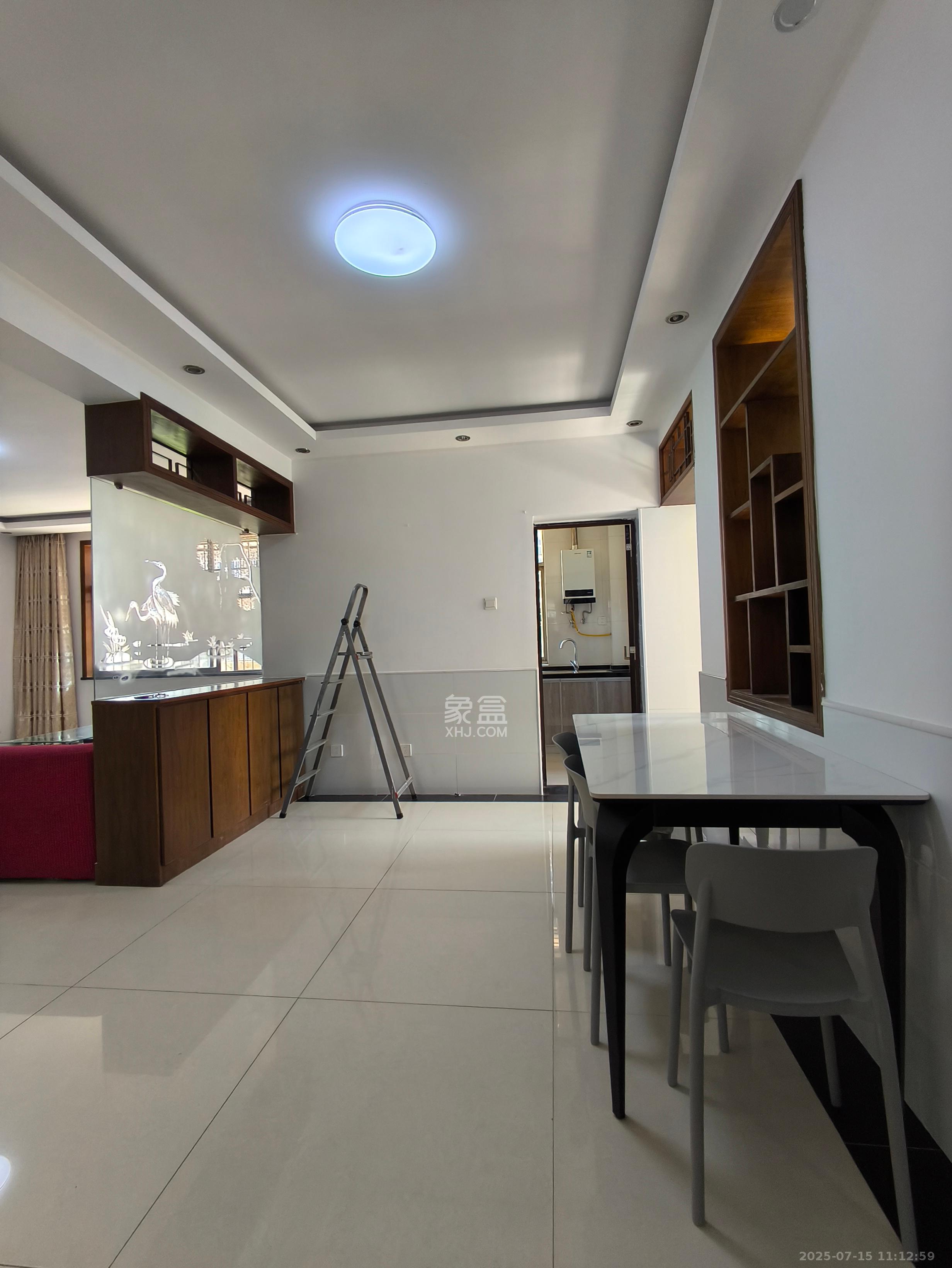 黄鹤小区2片  3室2厅2卫    2100.0元/月 黄鹤小区2片  3室2厅2卫    2100.0元/月室内图