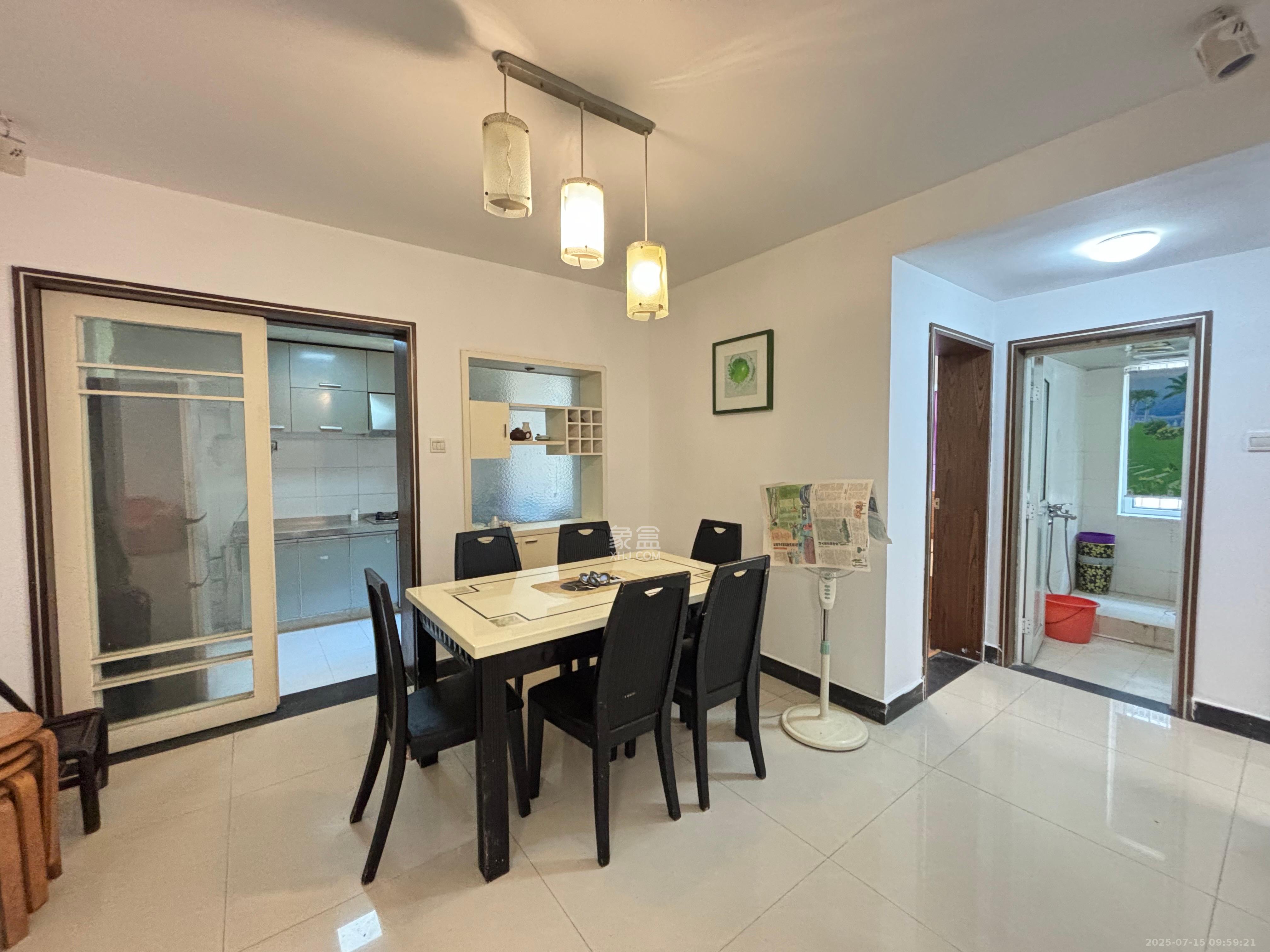 都市春天 3室2厅2卫 2500.0元/月 都市春天 3室2厅2卫 2500.0元/月室内图