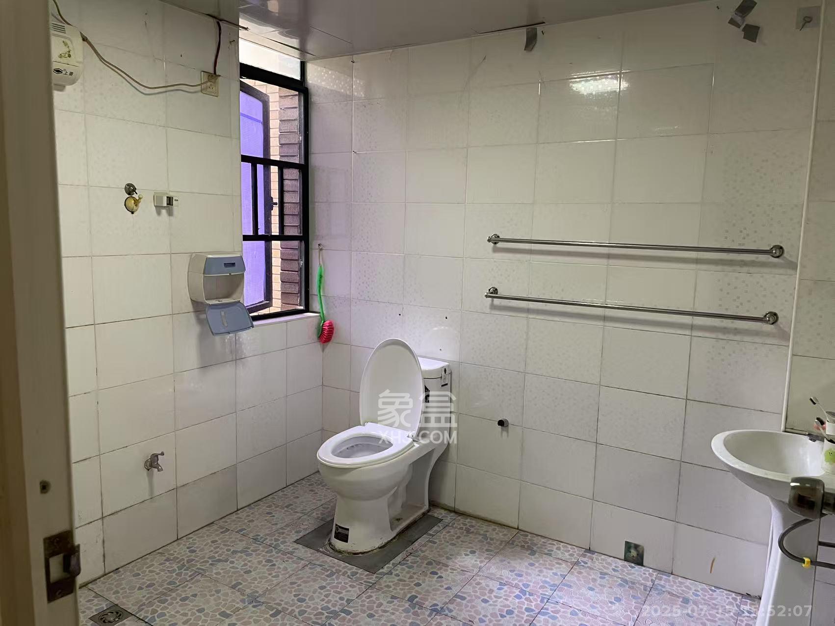 三江花中城 3室2厅2卫 2500.0元/月 三江花中城 3室2厅2卫 2500.0元/月室内图