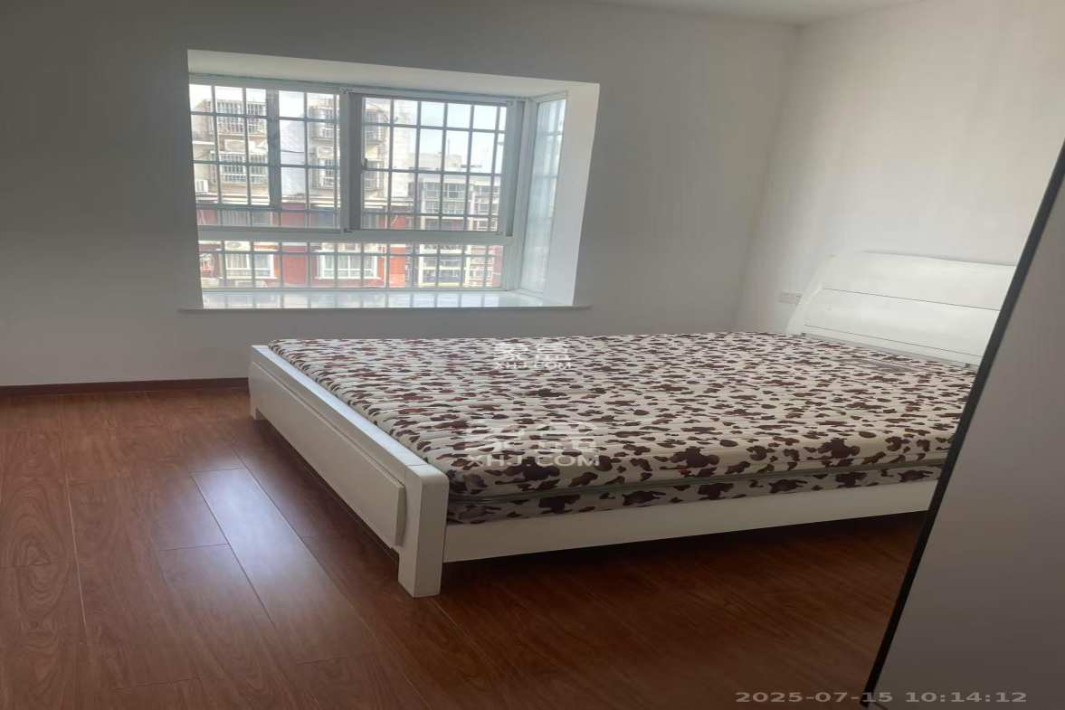 理工大学职工单位房青年汇  3室2厅2卫    2600.0元/月 理工大学职工单位房青年汇  3室2厅2卫    2600.0元/月室内图