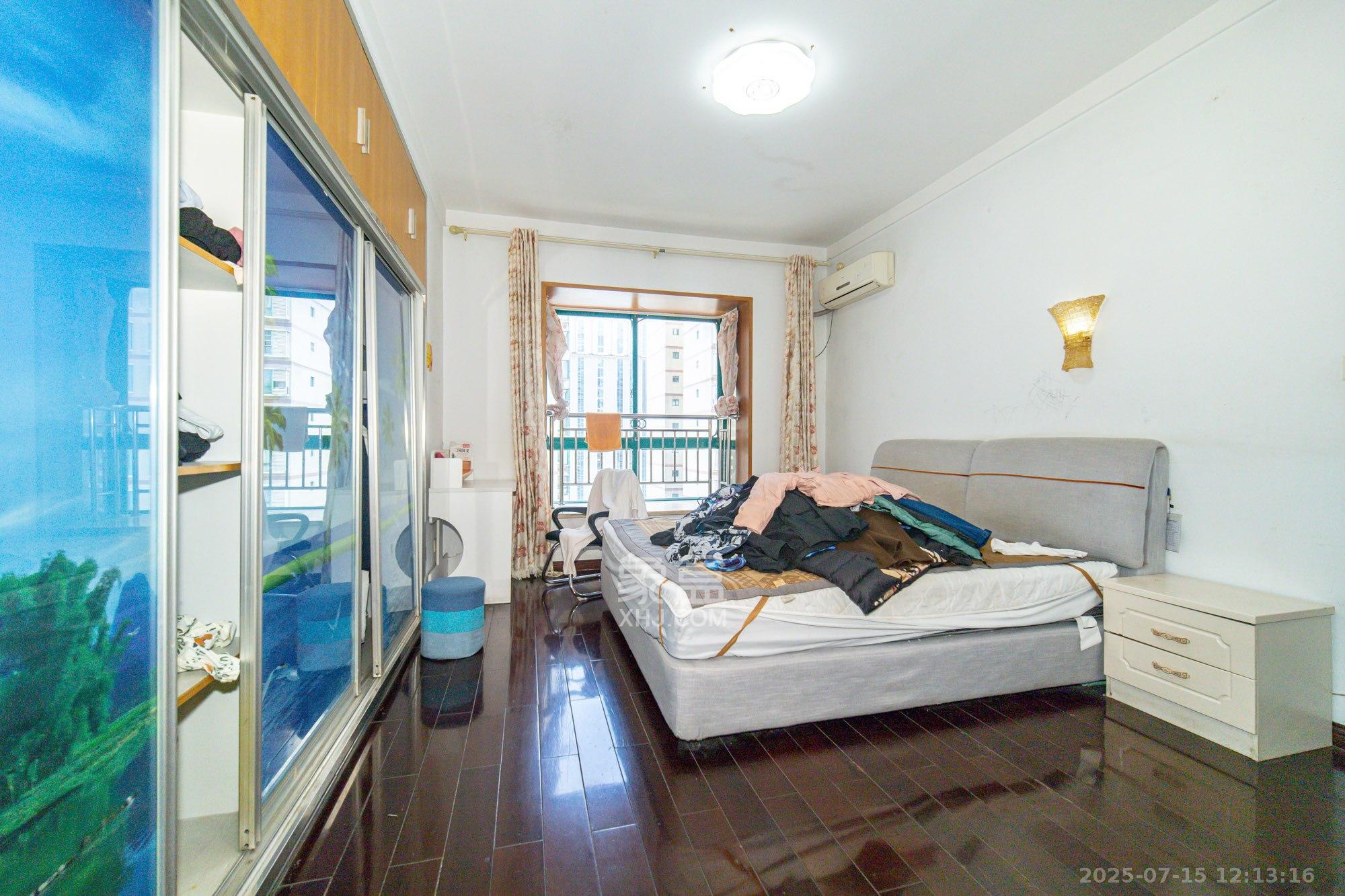 明城公寓  4室2厅2卫    85.88万卧室