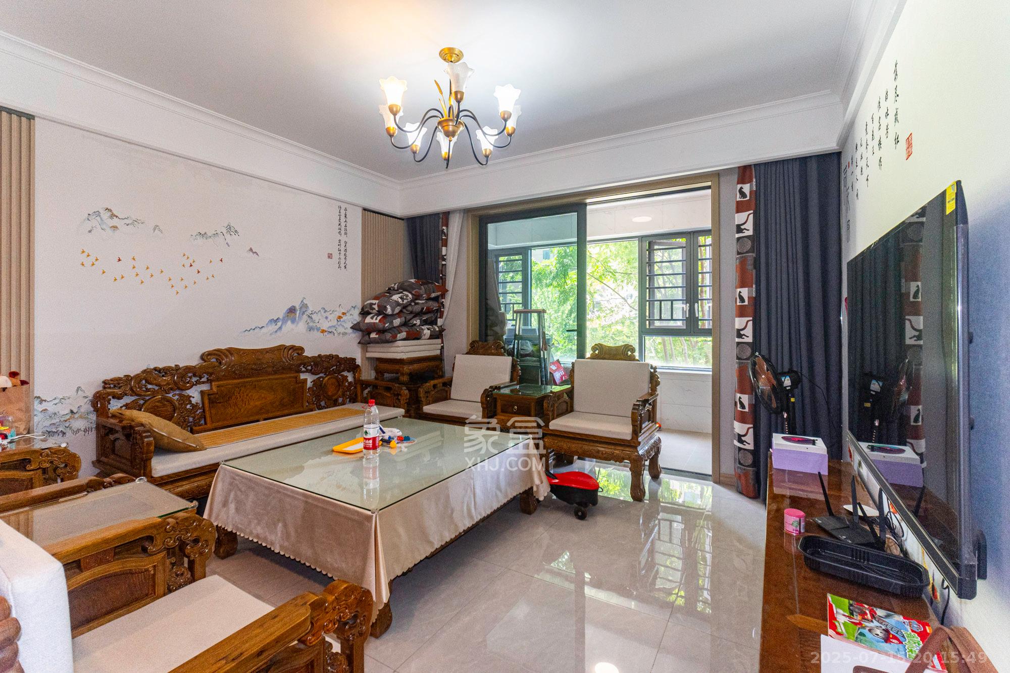 运达锦绣广场 3室2厅2卫 150.0万 运达锦绣广场 3室2厅2卫 150.0万客厅