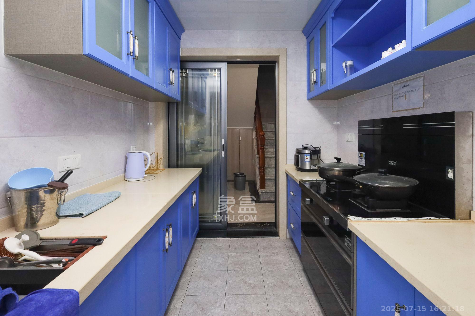 保利西海岸B区  3室2厅2卫    5000.0元/月 保利西海岸B区  3室2厅2卫    5000.0元/月室内图