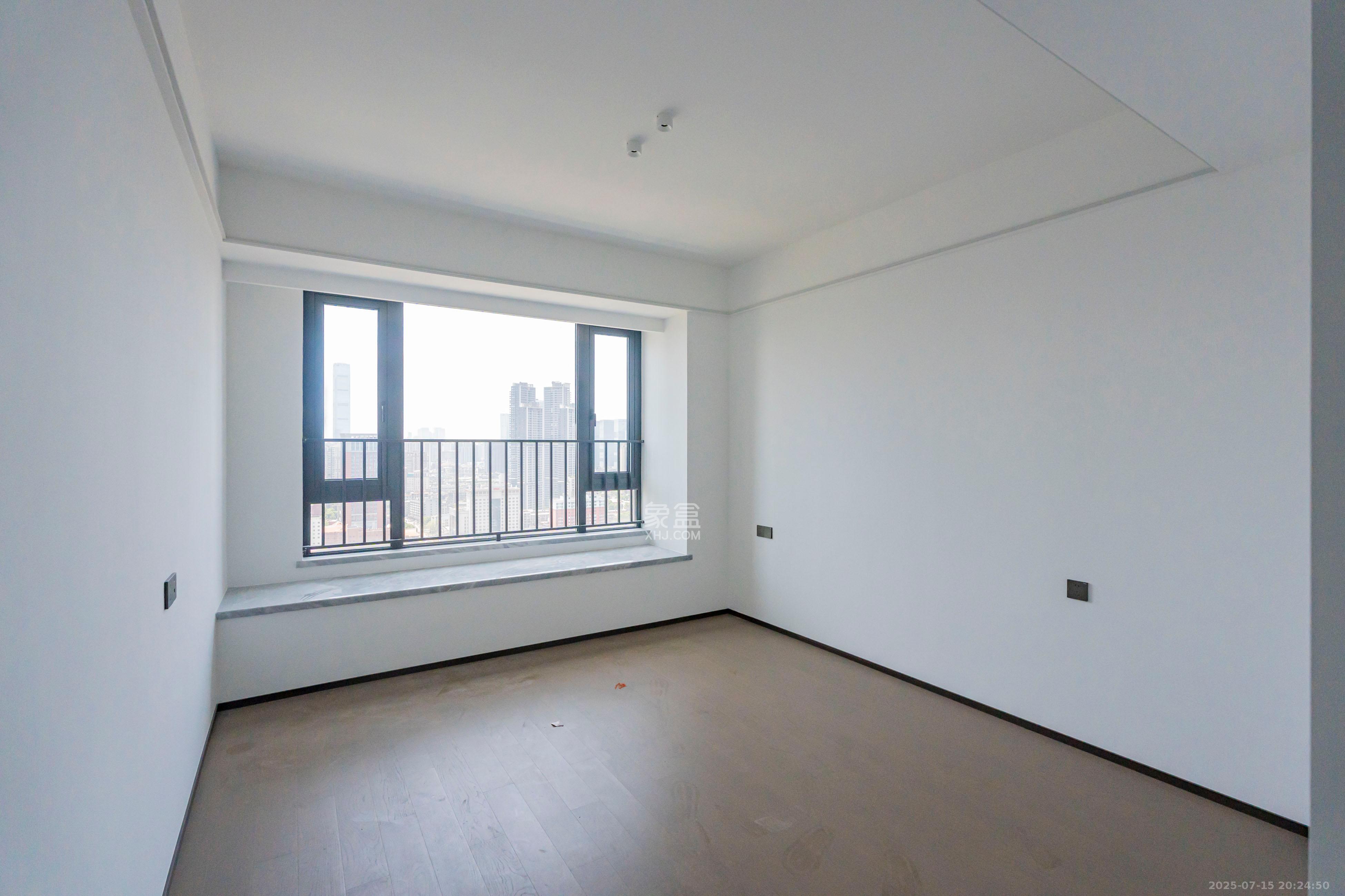 建发养云  4室2厅2卫   500.00万卧室