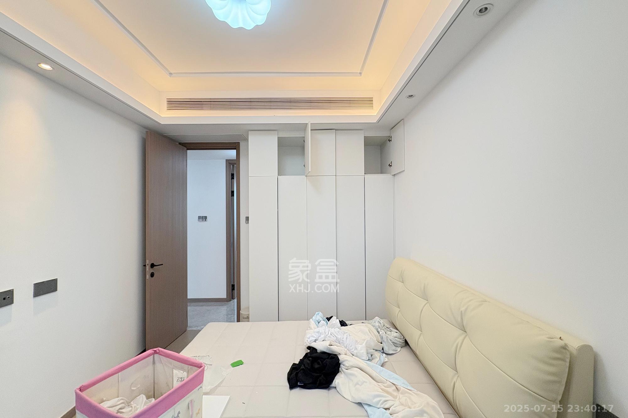 世茂璀璨风华  4室2厅2卫    198.0万卧室