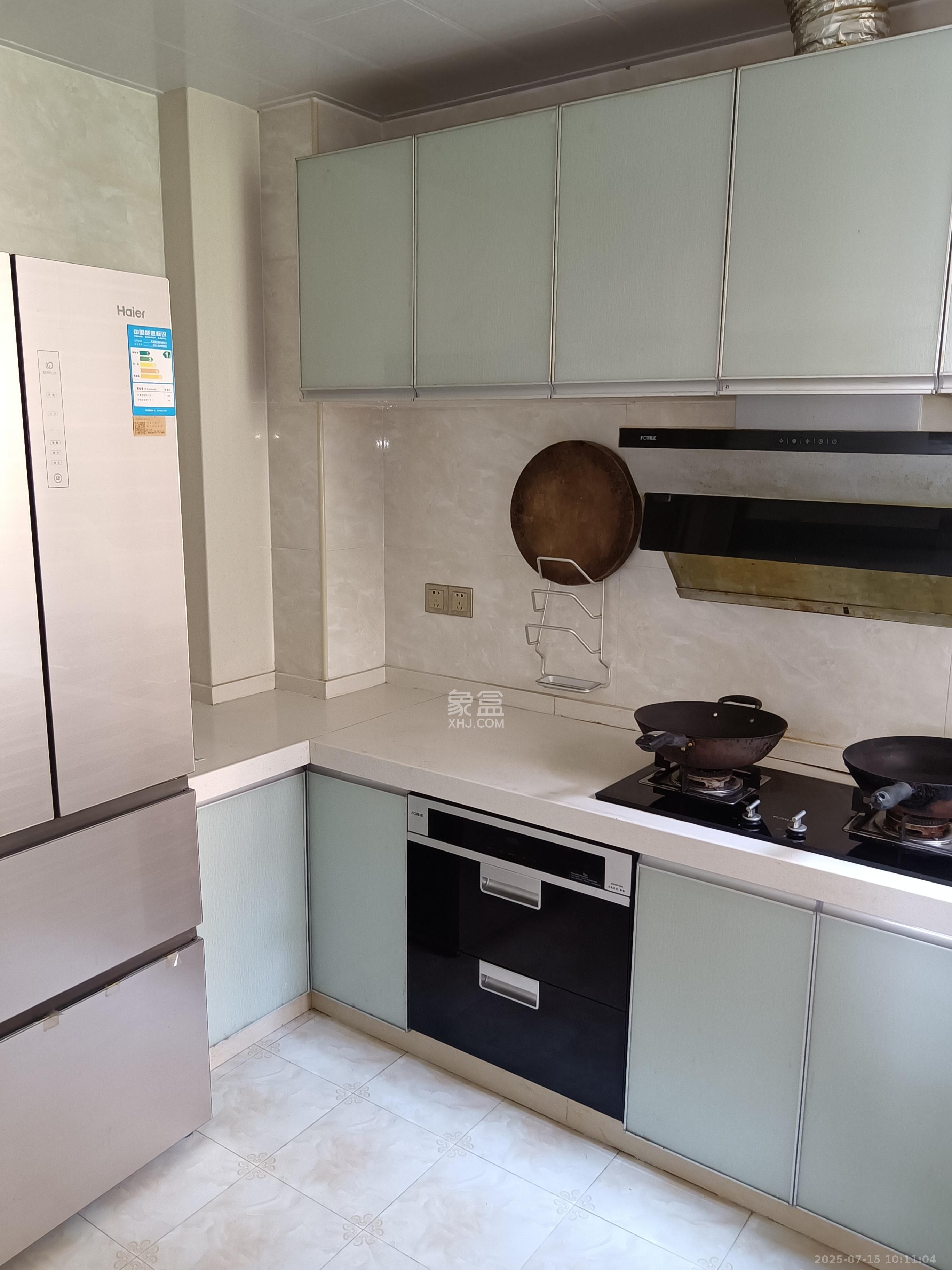 黑金时代广场  3室2厅2卫    2000.0元/月 黑金时代广场  3室2厅2卫    2000.0元/月室内图