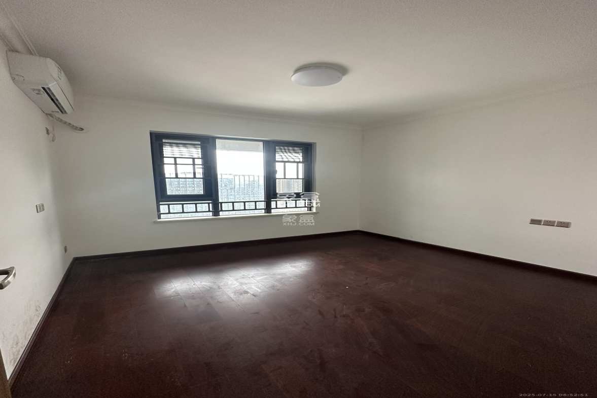 中海阅江府  4室2厅2卫    5000.0元/月 中海阅江府  4室2厅2卫    5000.0元/月室内图