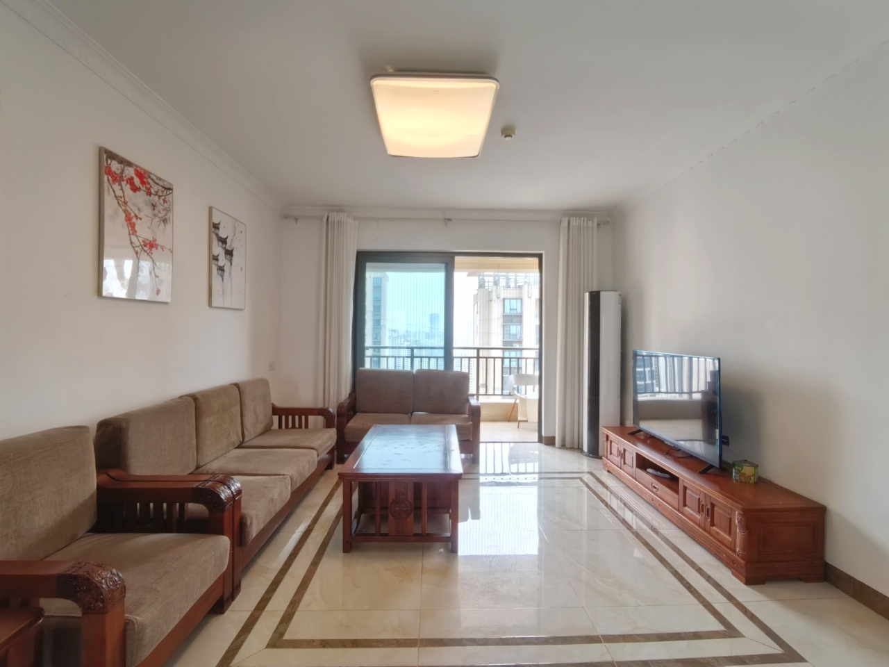 海航豪庭南苑 3室2厅2卫 265.0万 海航豪庭南苑 3室2厅2卫 265.0万客厅