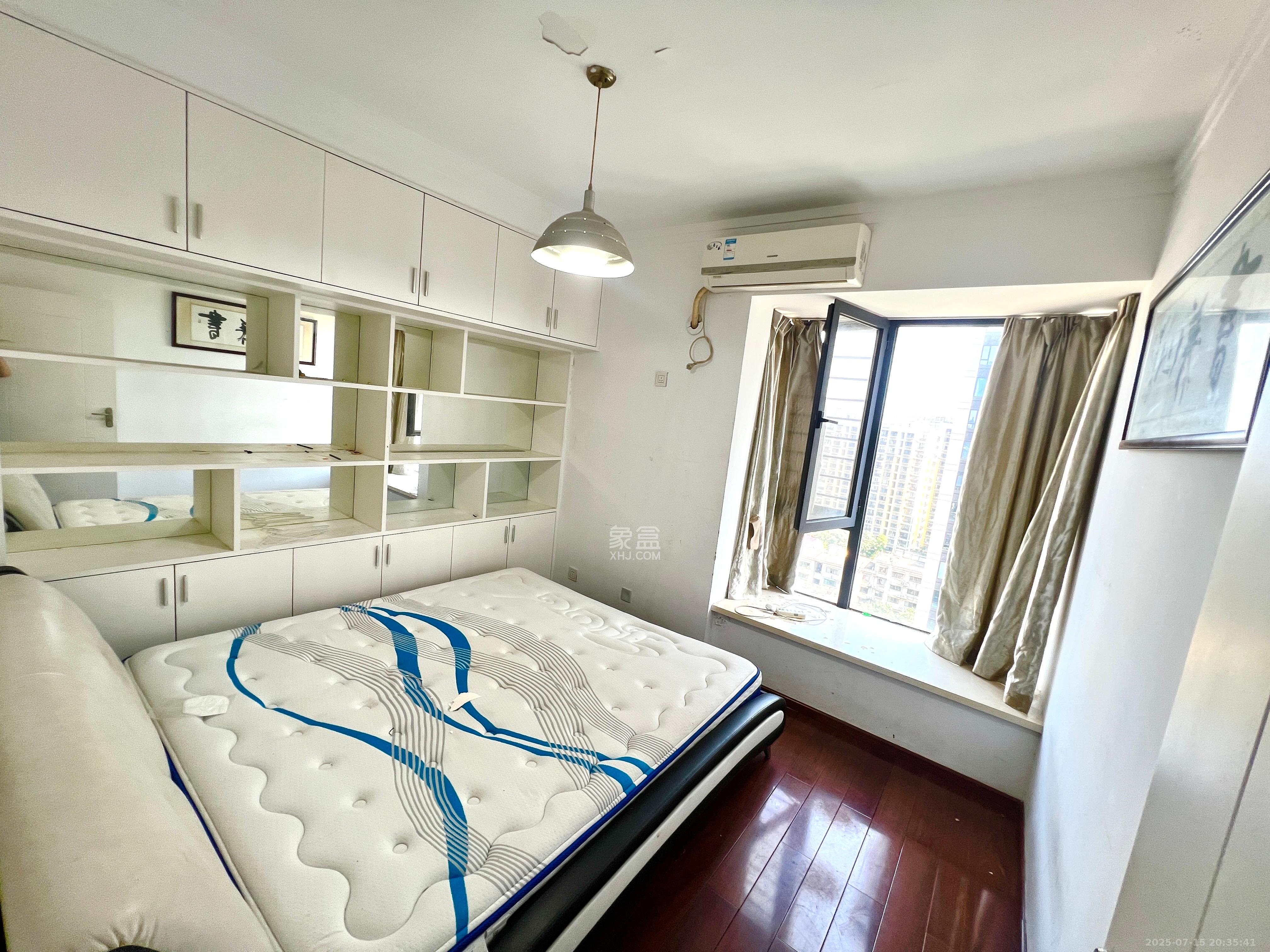 三万英尺  4室1厅2卫    4000.0元/月室内图