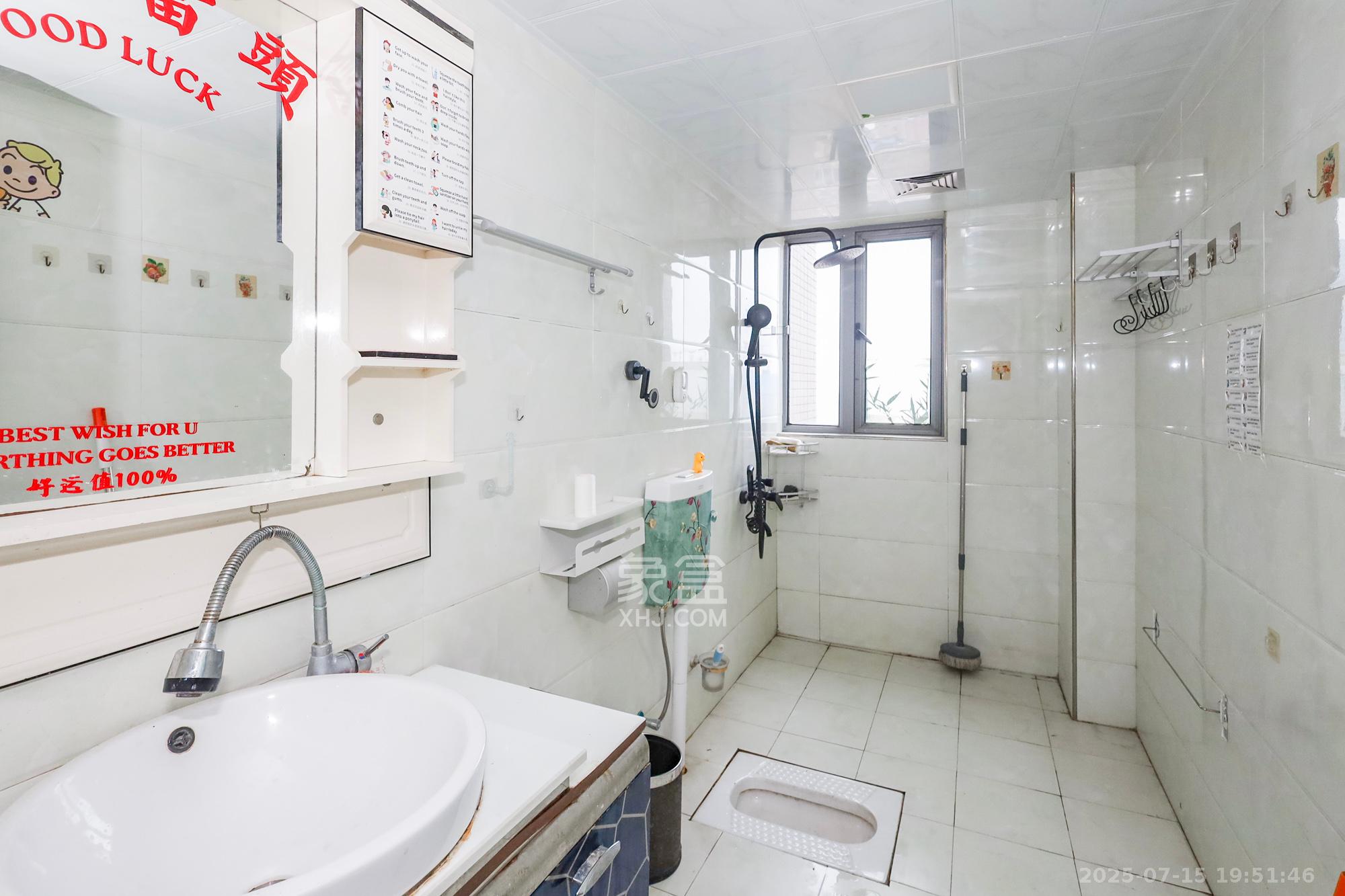 八方小区C区 3室2厅2卫 350.0万 八方小区C区 3室2厅2卫 350.0万卫生间