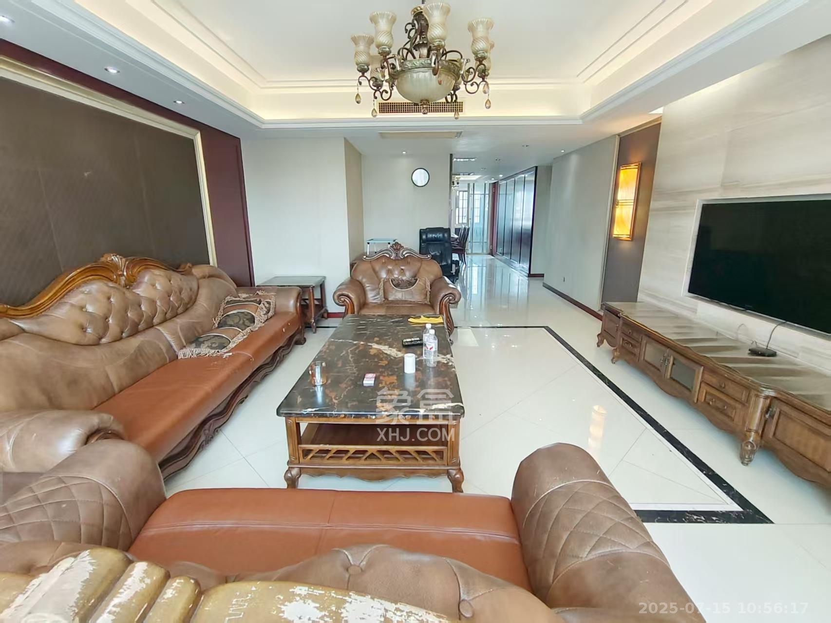 长大彩虹都  4室2厅2卫    3200.0元/月 长大彩虹都  4室2厅2卫    3200.0元/月