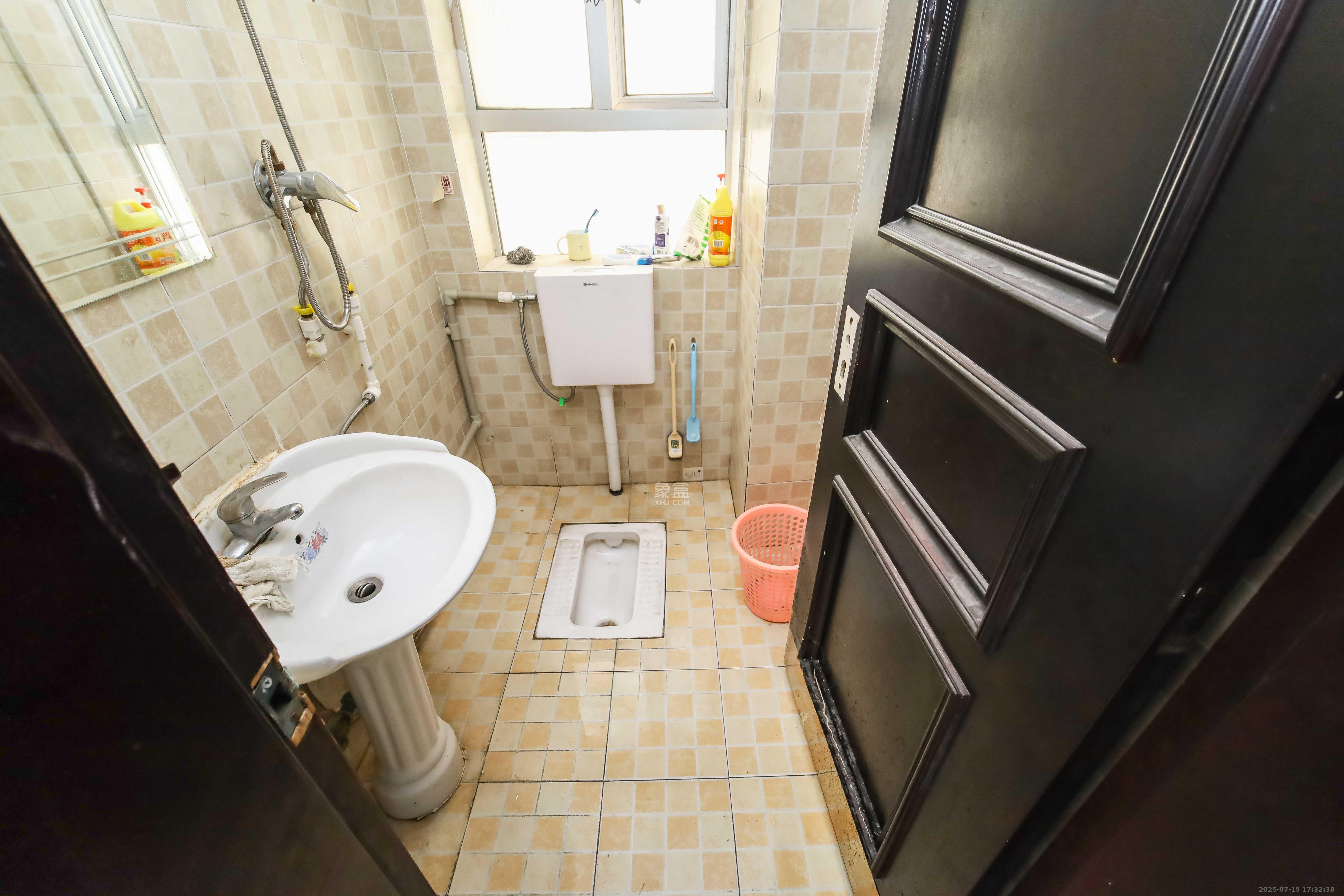 左岸右岸 3室2厅2卫 78.80万 左岸右岸 3室2厅2卫 78.80万卫生间