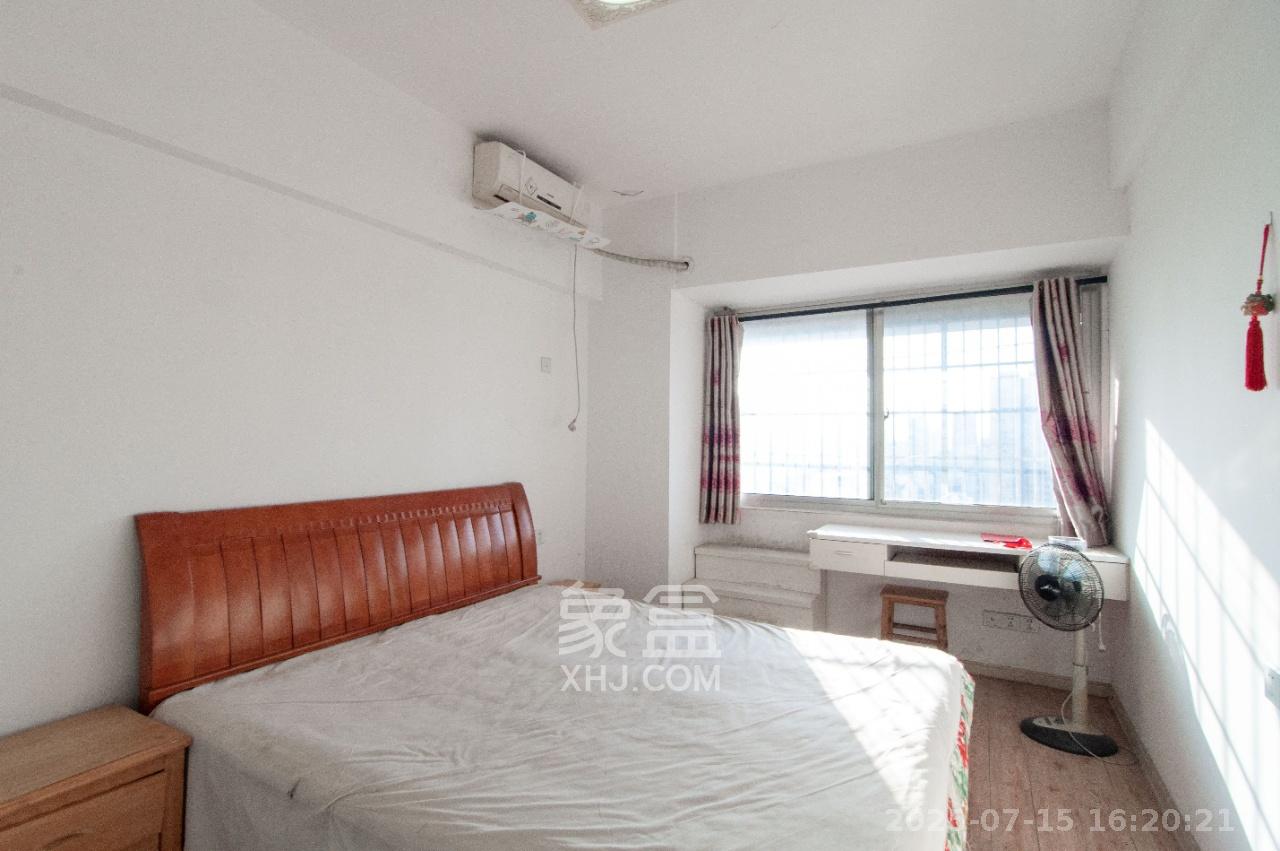 观湖公寓  1室1厅1卫    1800.0元/月室内图