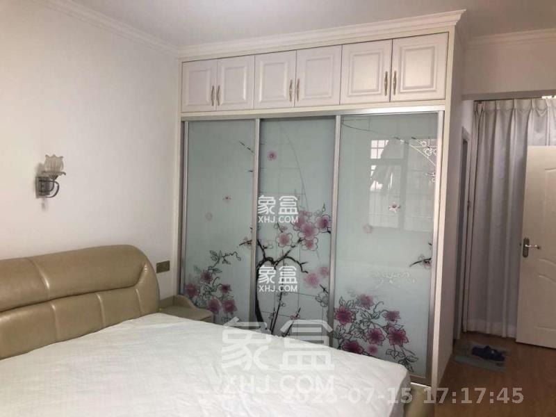悦湖山  4室2厅2卫   2400.00元/月室内图