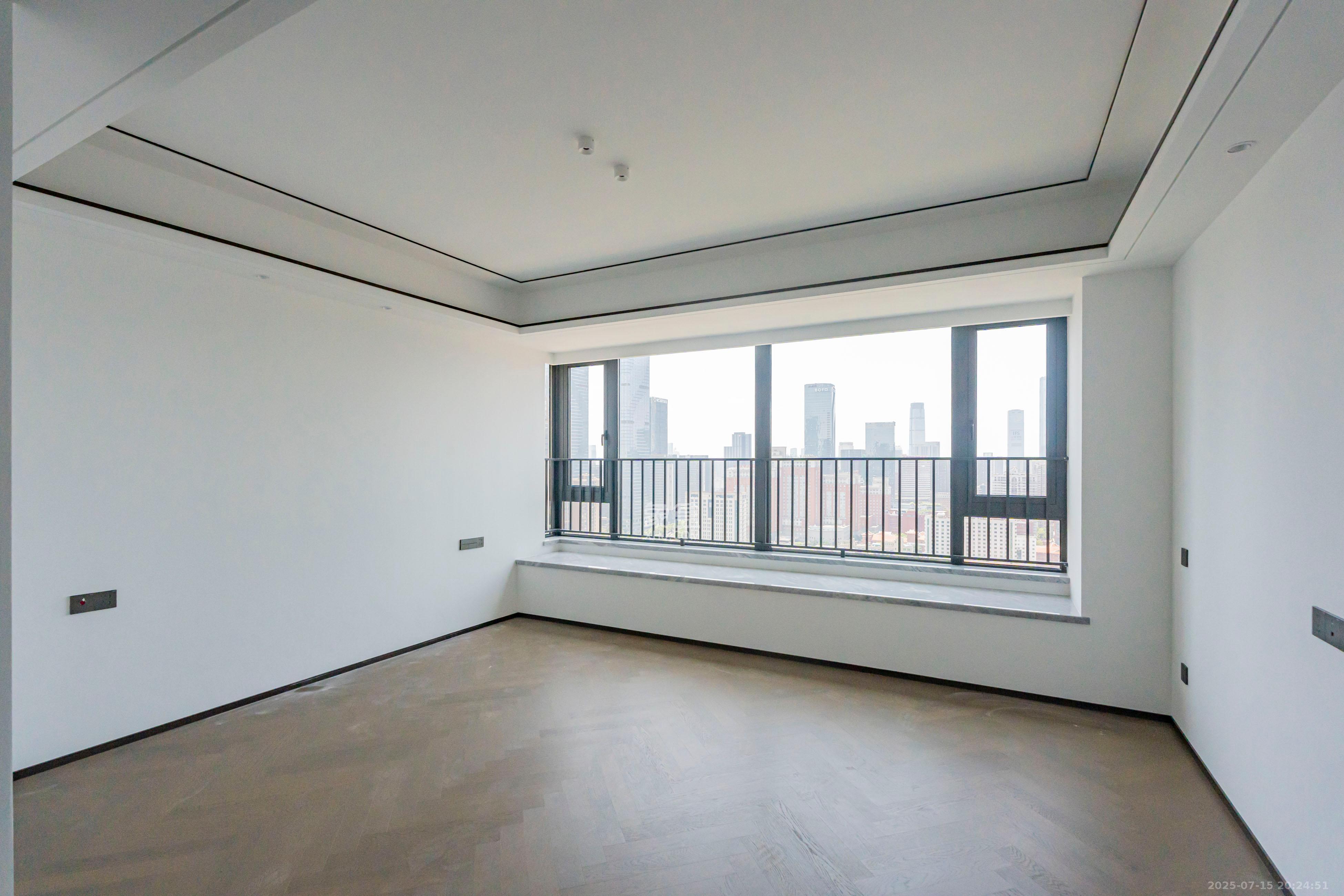 建发养云  4室2厅2卫   500.00万卧室