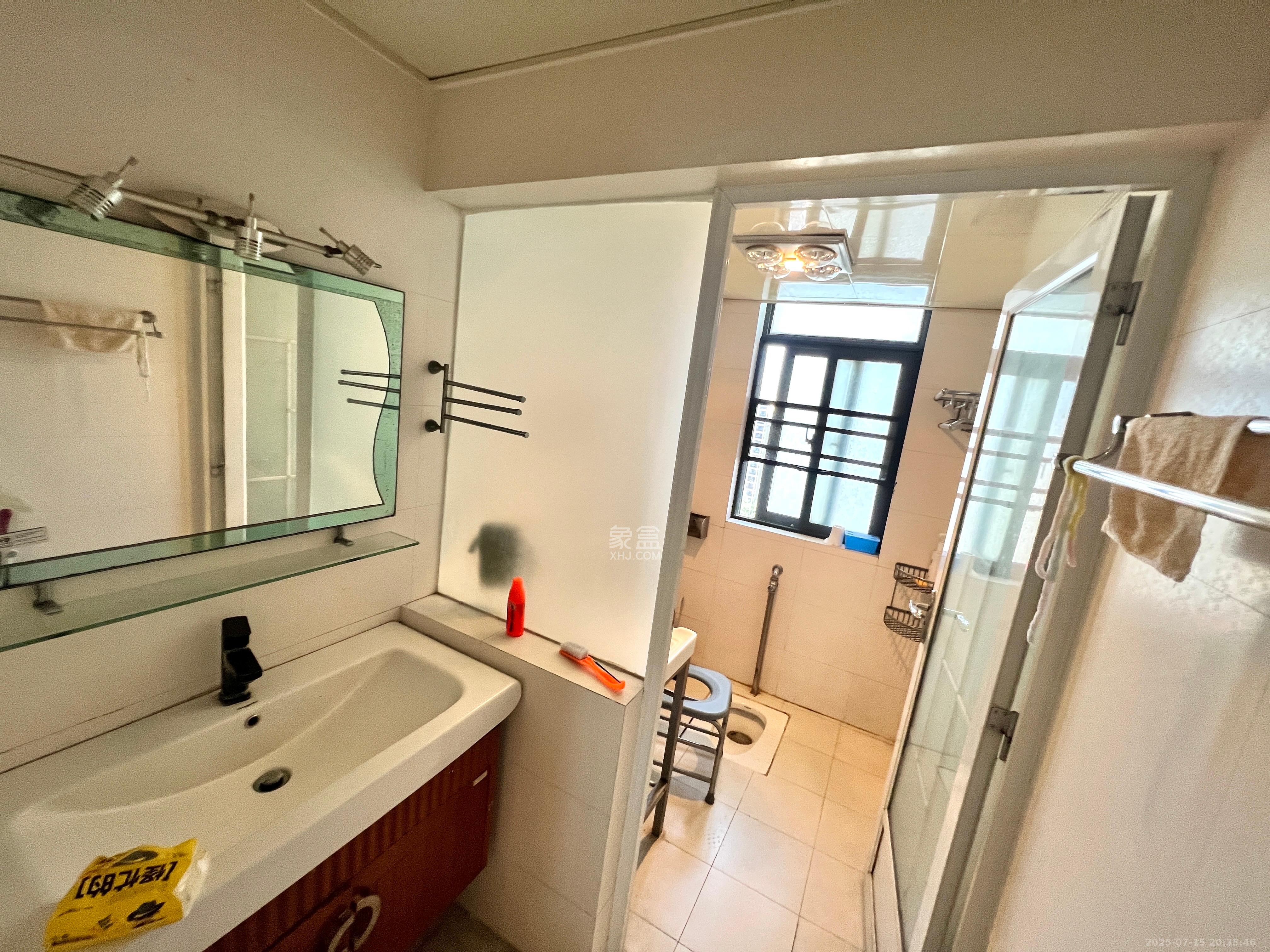 三万英尺  4室1厅2卫    4000.0元/月室内图