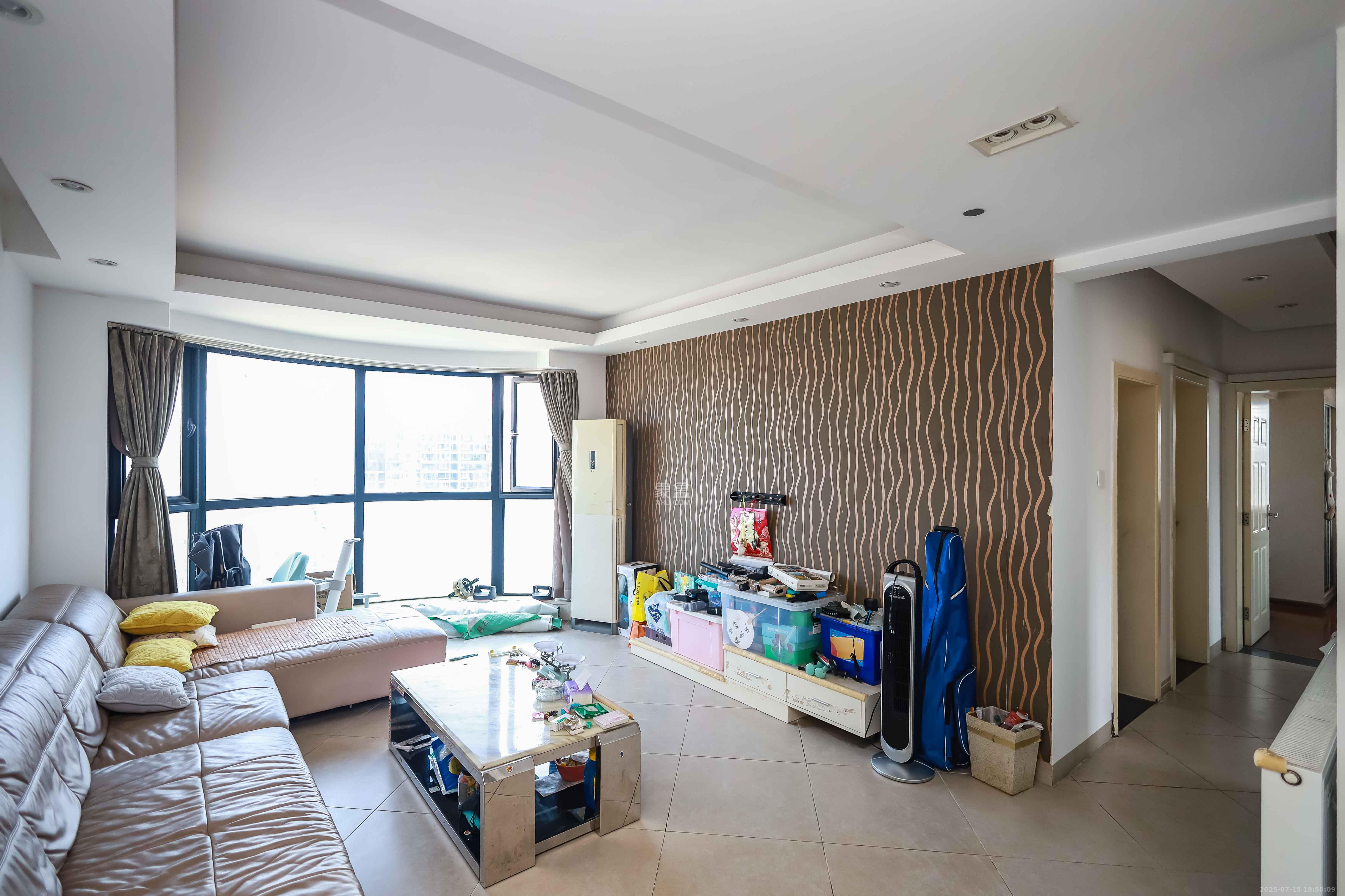 永祺西京  3室2厅2卫    108.0万客厅