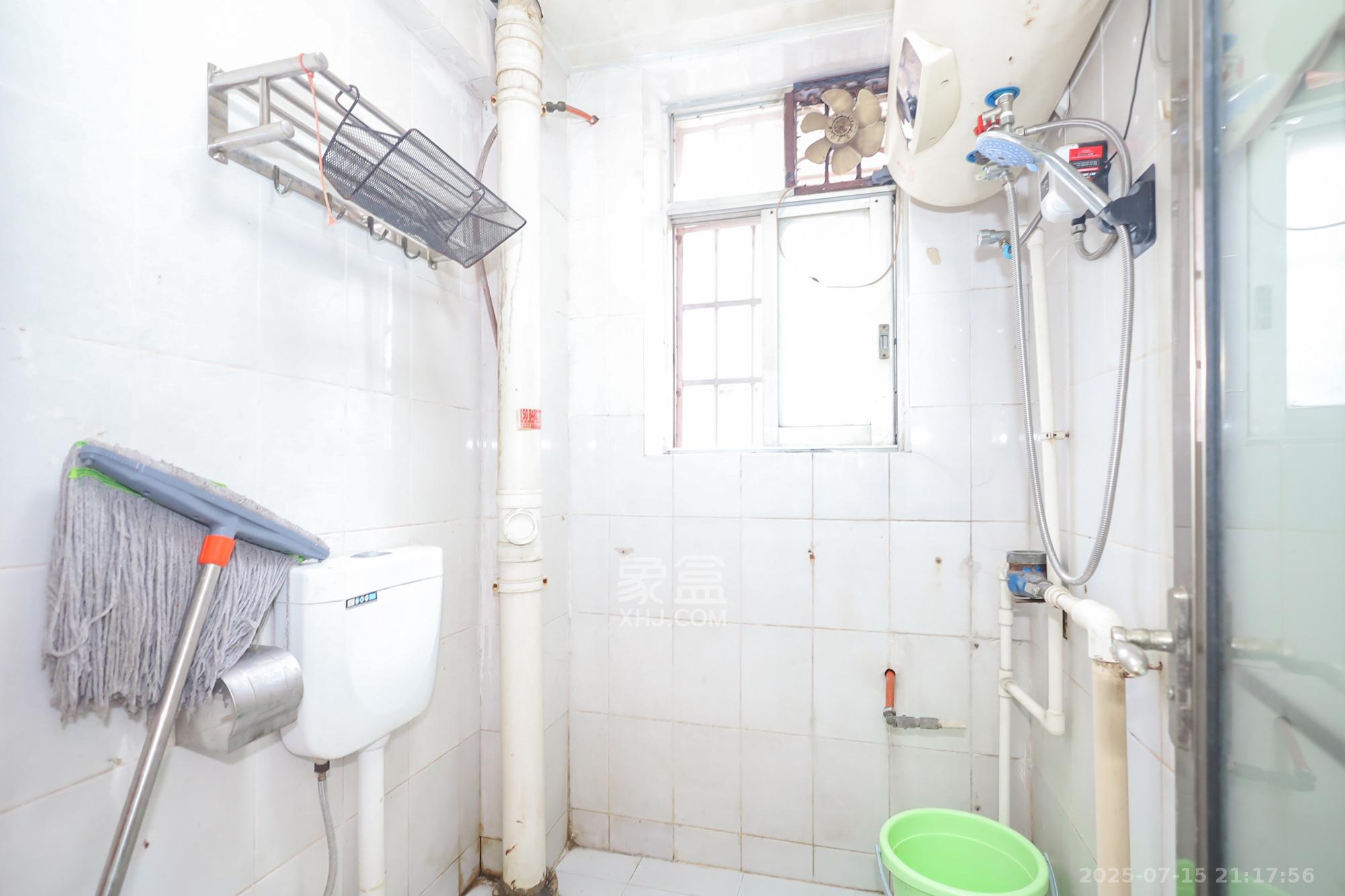 英才园商贸楼 3室1厅2卫 68.0万 英才园商贸楼 3室1厅2卫 68.0万卫生间