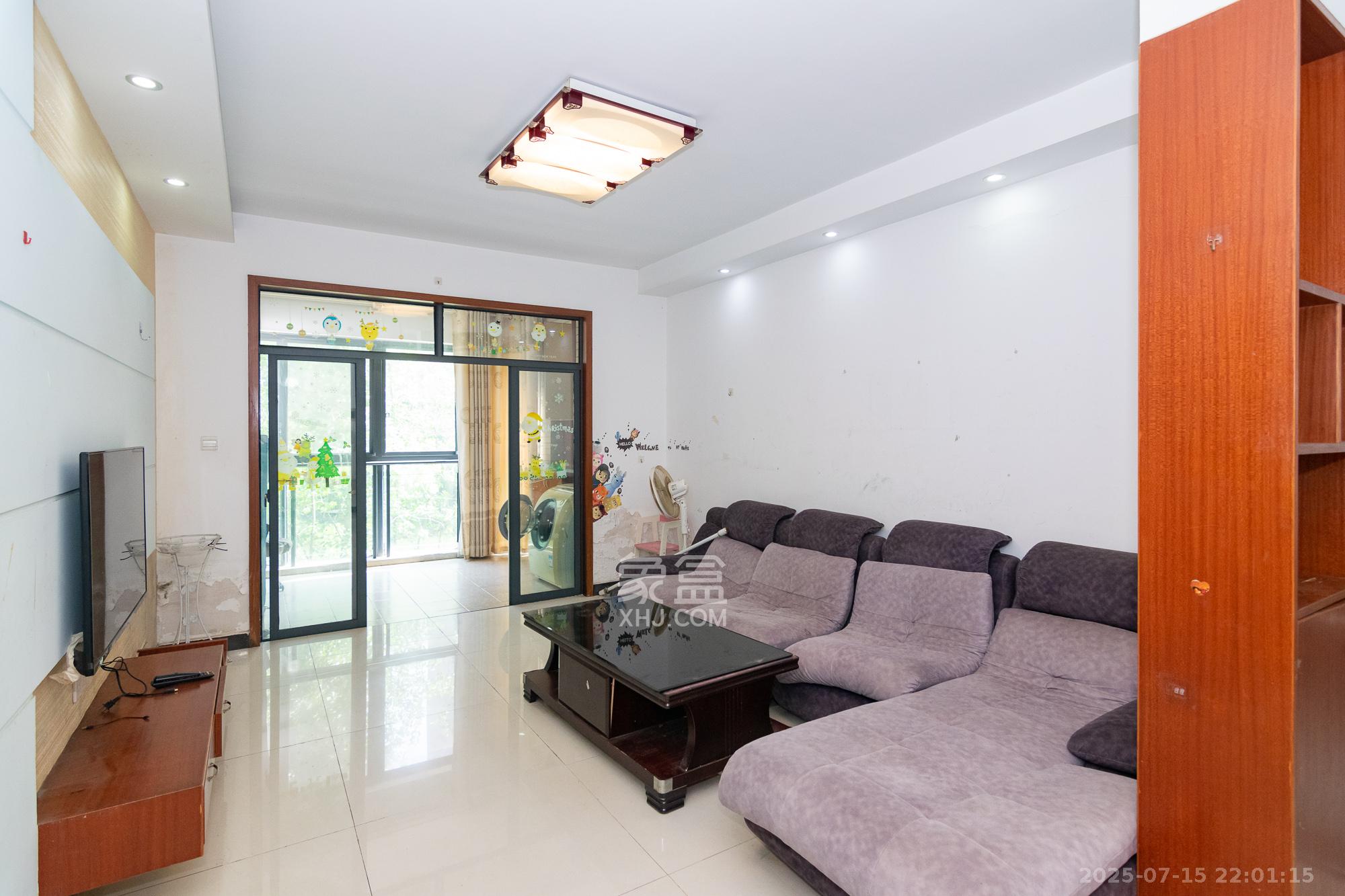 联诚国际城 2室2厅1卫 48.0万 联诚国际城 2室2厅1卫 48.0万客厅