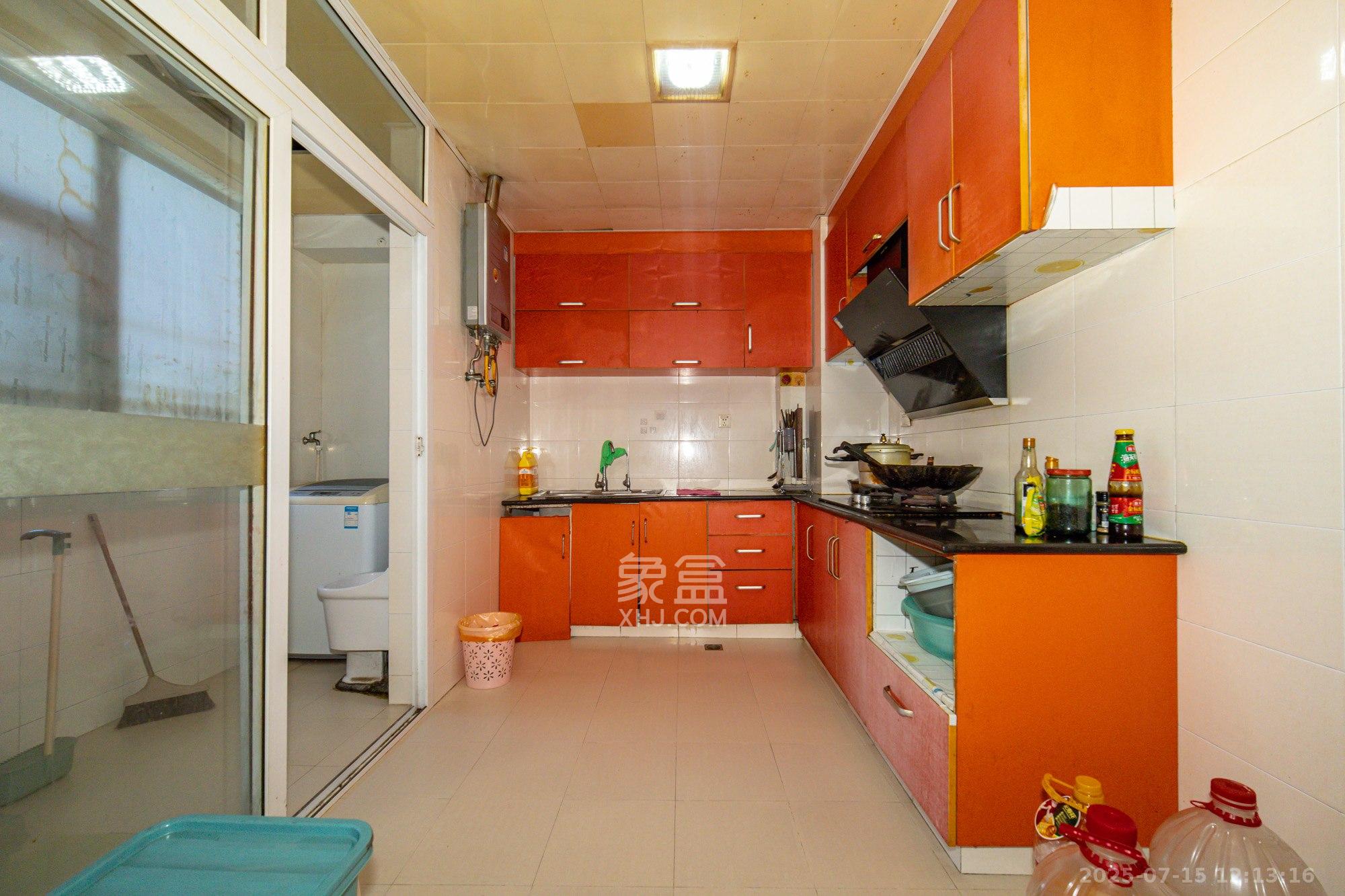 明城公寓  4室2厅2卫    85.88万厨房