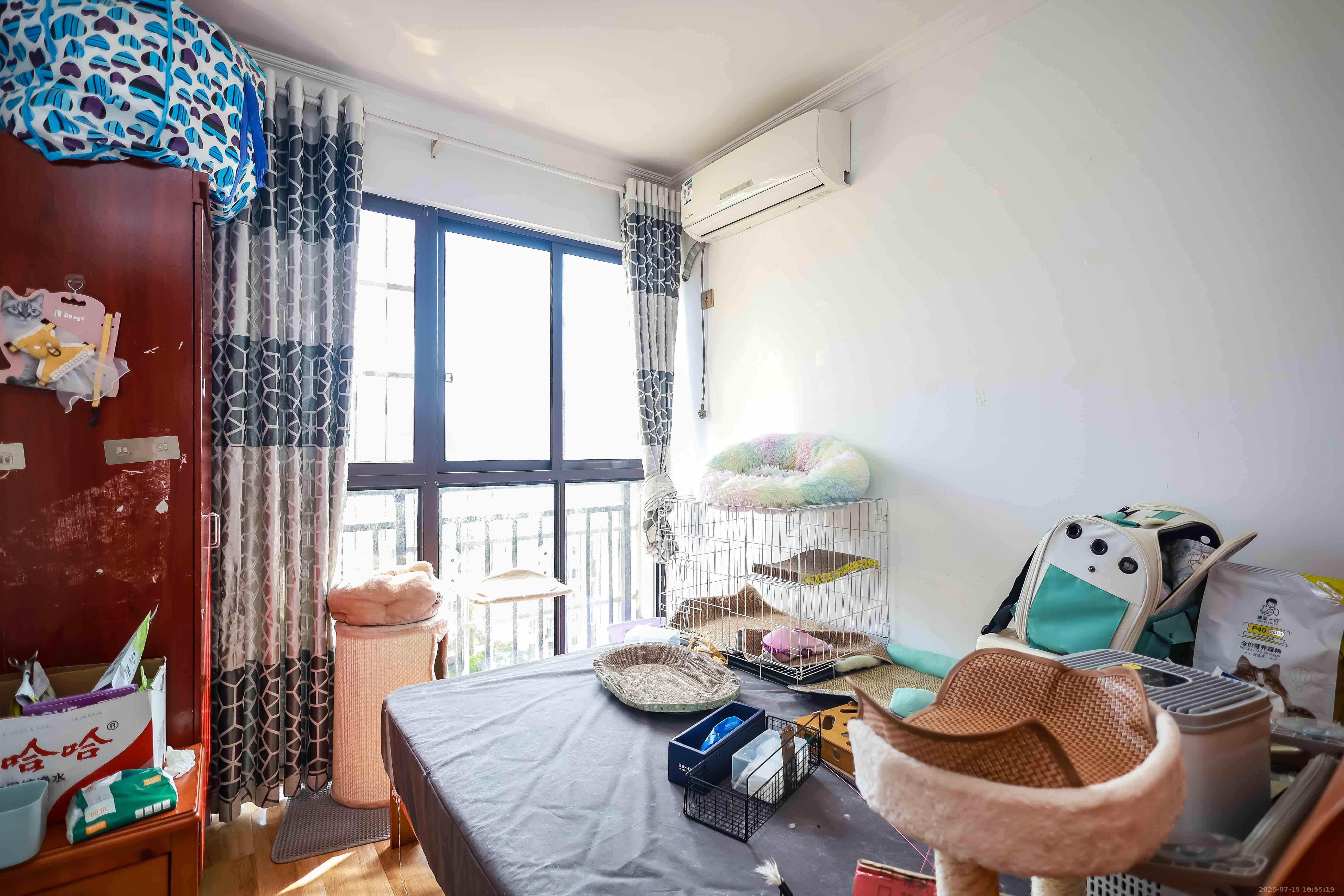 卓越蔚蓝海岸三期 3室2厅1卫 72.8万 卓越蔚蓝海岸三期 3室2厅1卫 72.8万卧室