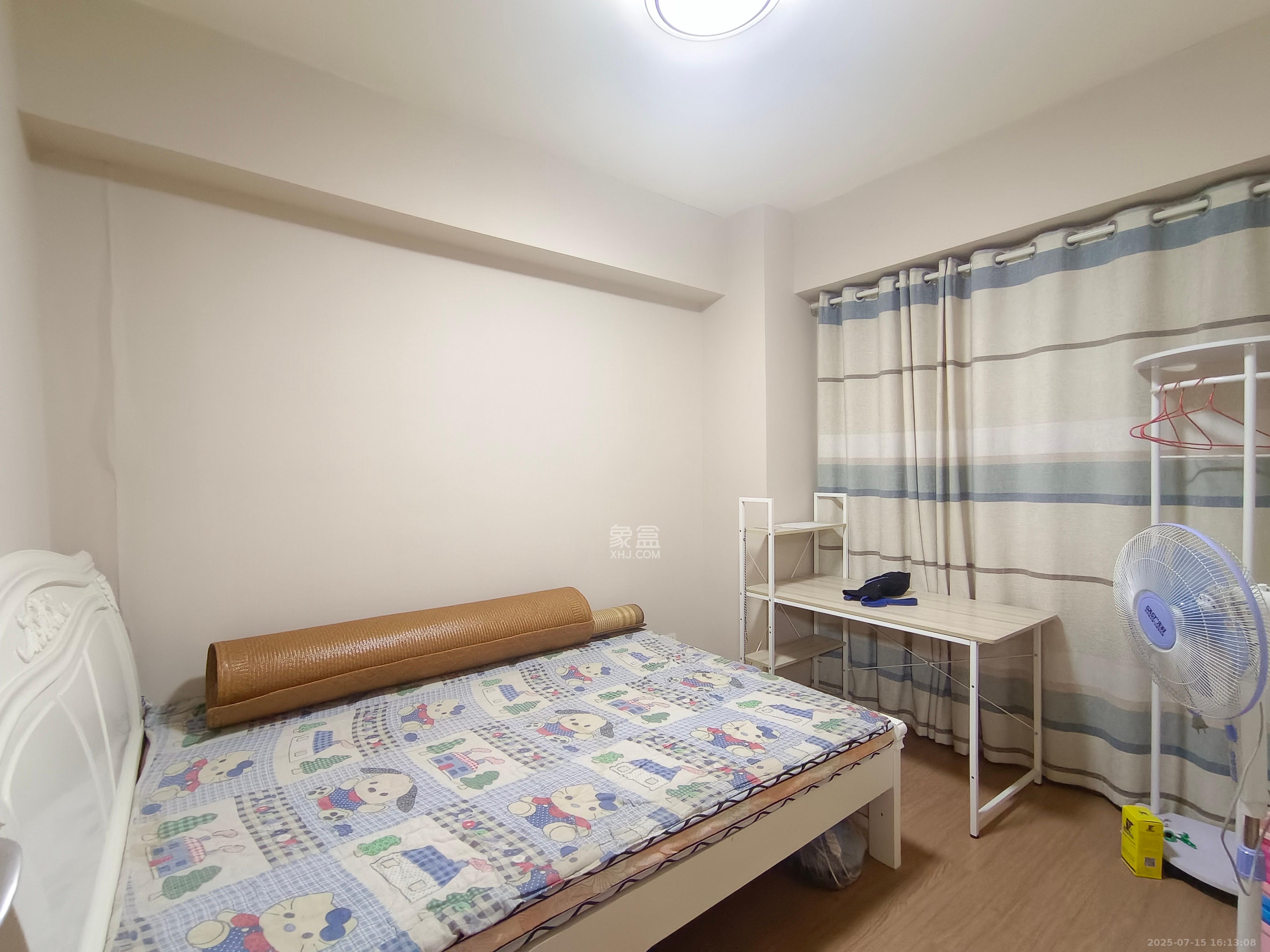 麓谷小镇  4室1厅1卫   2400.00元/月室内图
