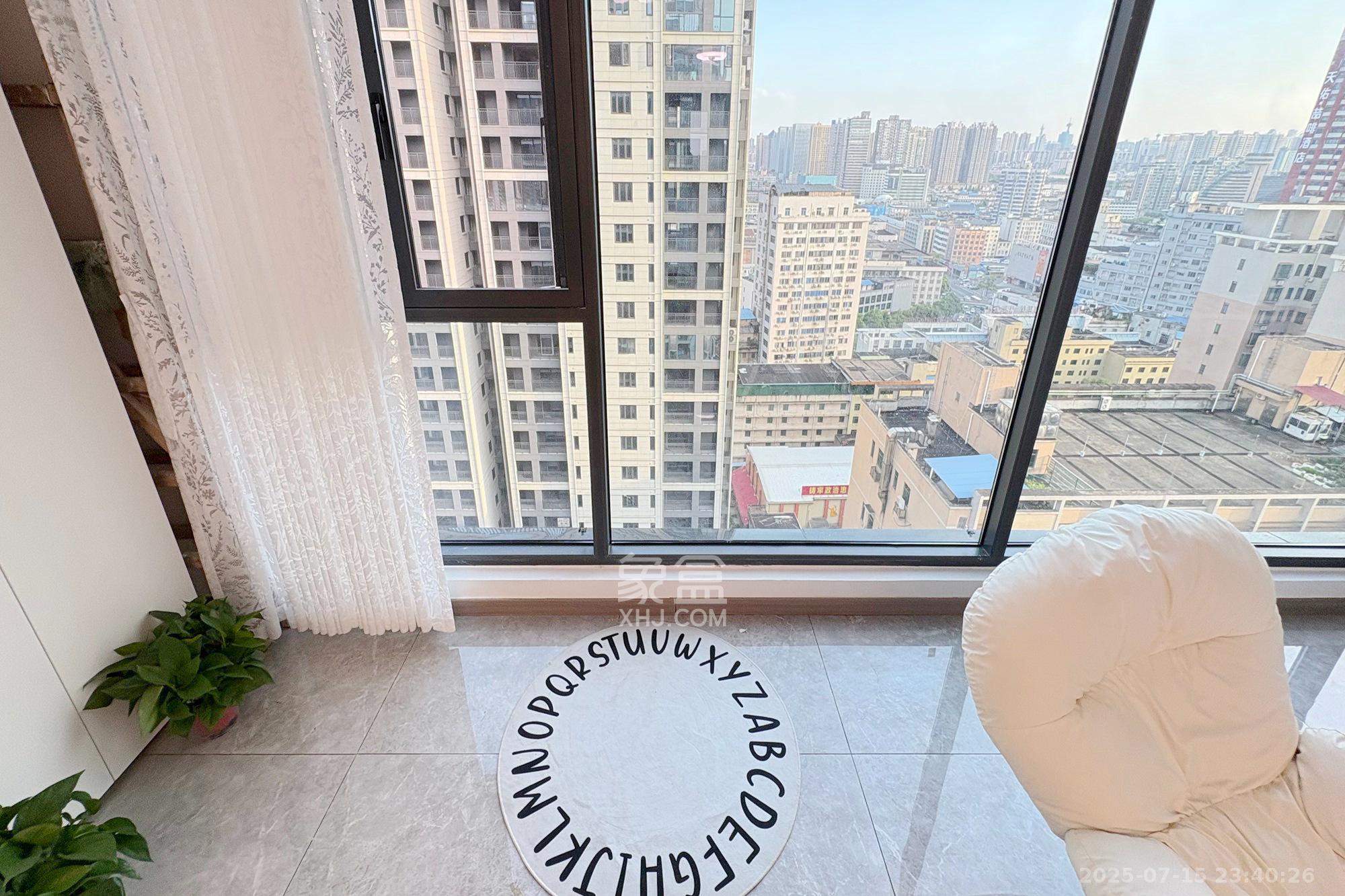 世茂璀璨风华  4室2厅2卫    198.0万 世茂璀璨风华  4室2厅2卫    198.0万阳台