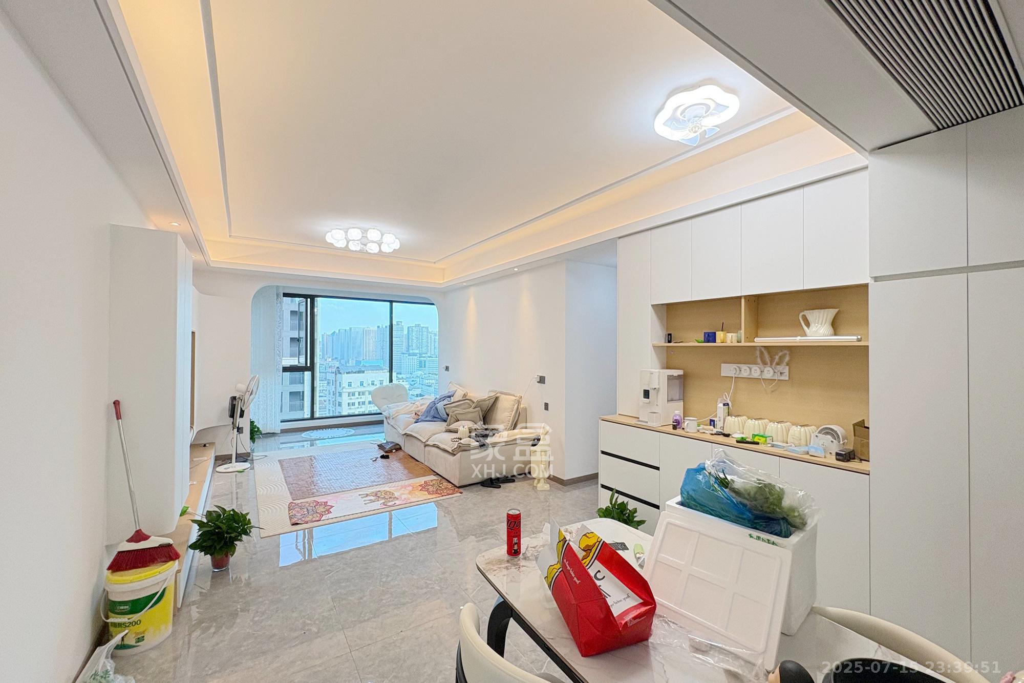 世茂璀璨风华  4室2厅2卫    198.0万 世茂璀璨风华  4室2厅2卫    198.0万客厅