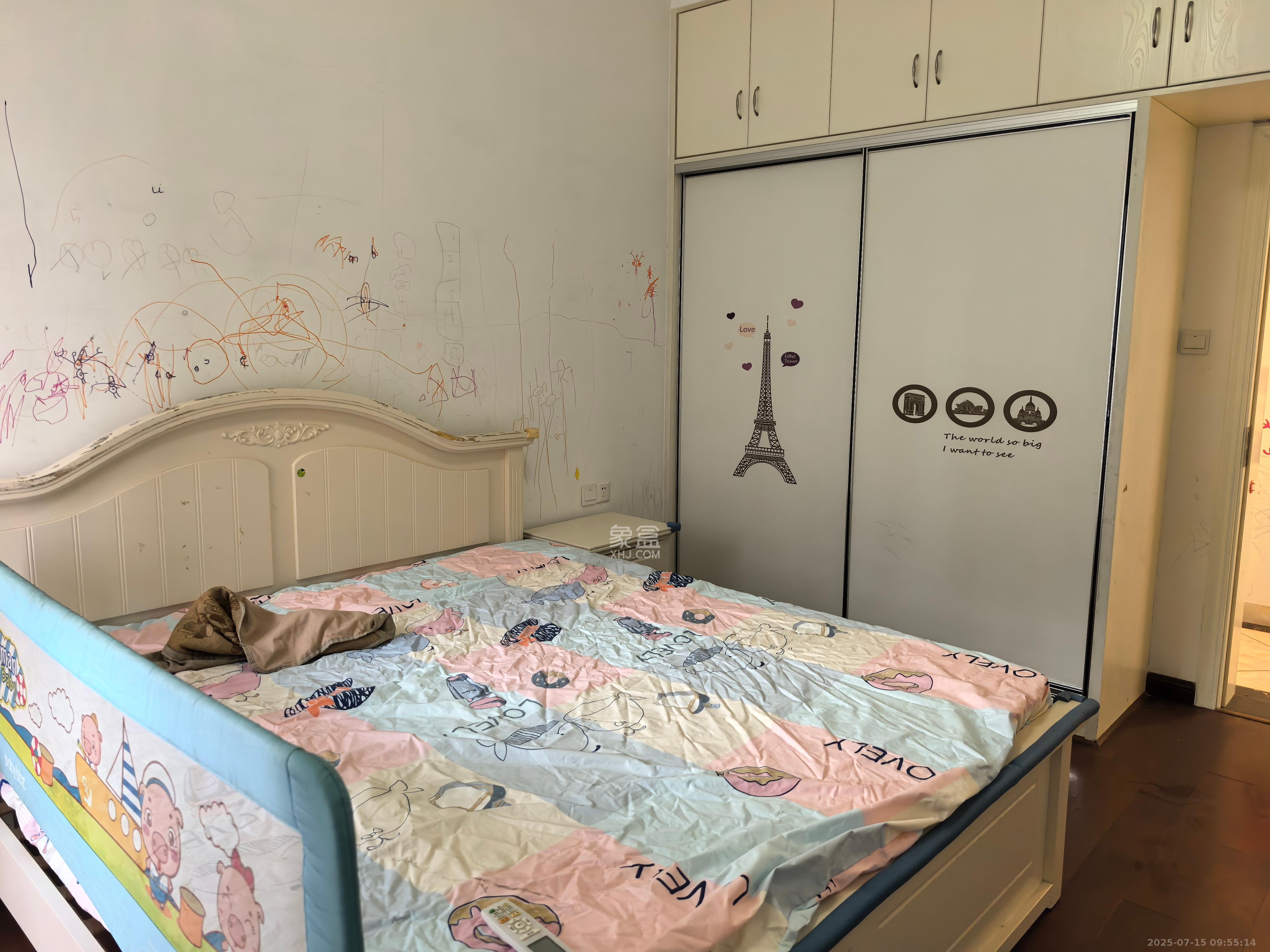 华雅花园  3室2厅2卫   55.80万客厅