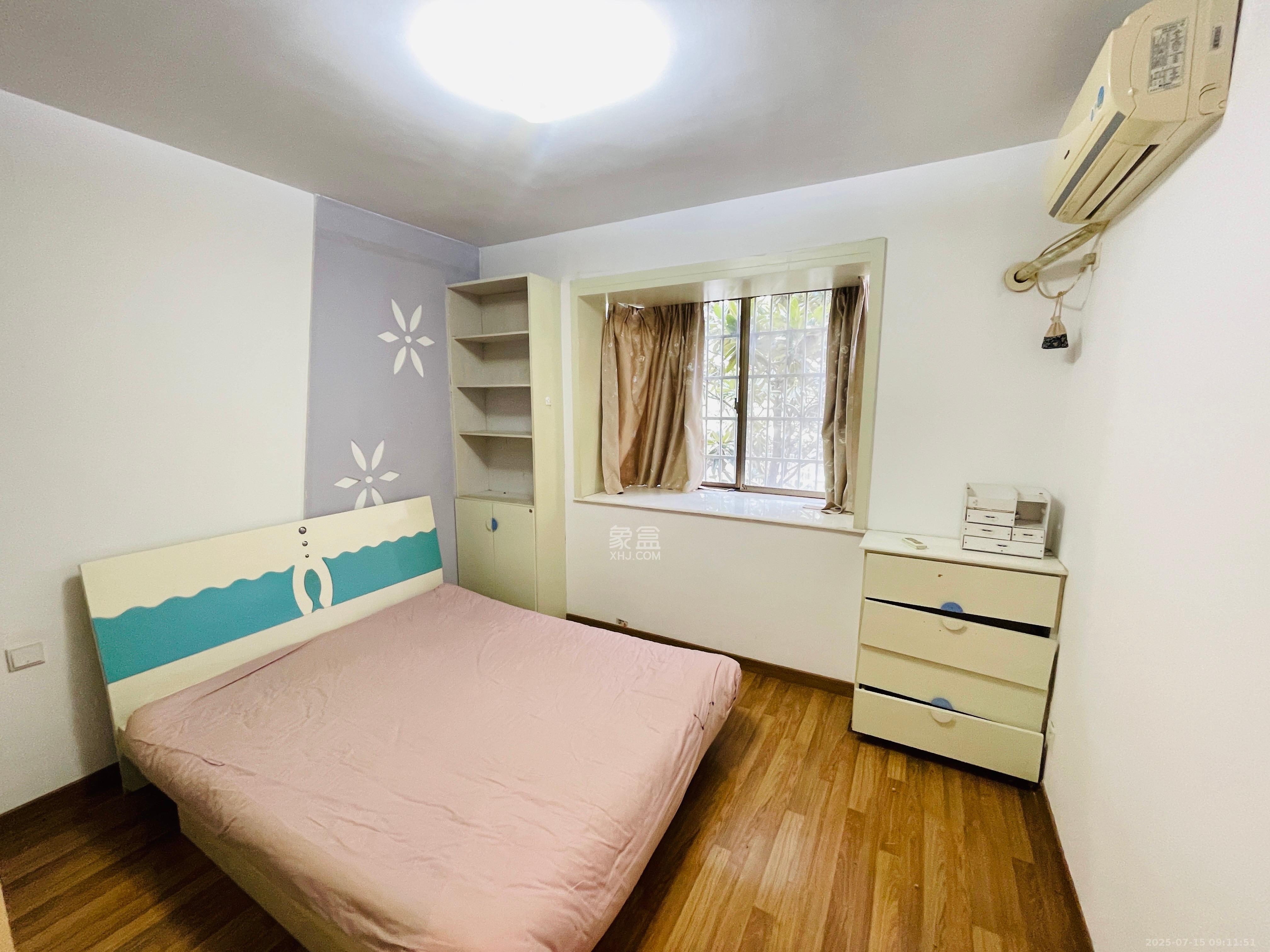 金峰小区北院（七里营社区）  4室2厅2卫    2300.0元/月室内图