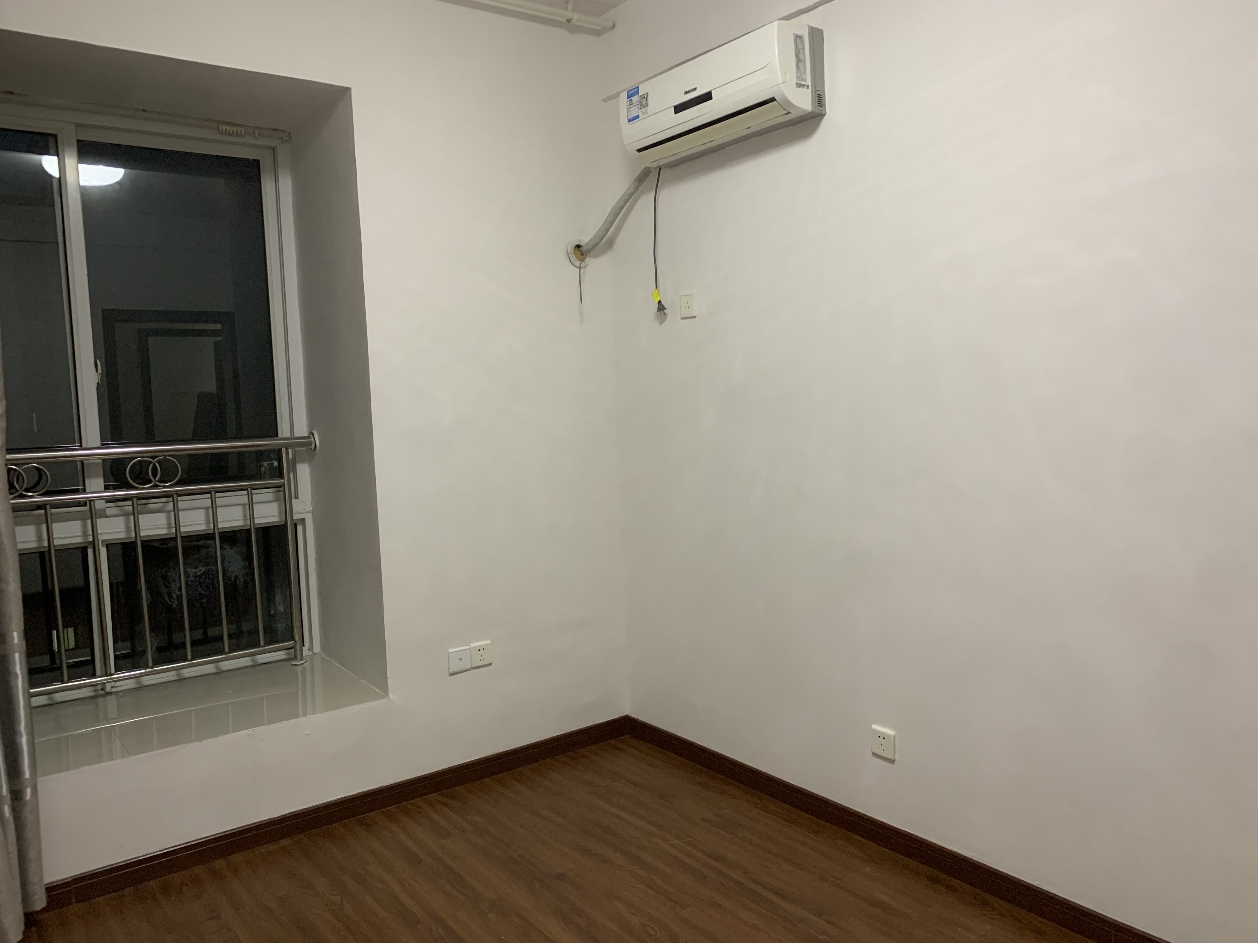 山城上品 4室2厅2卫 2400.0元/月 山城上品 4室2厅2卫 2400.0元/月室内图